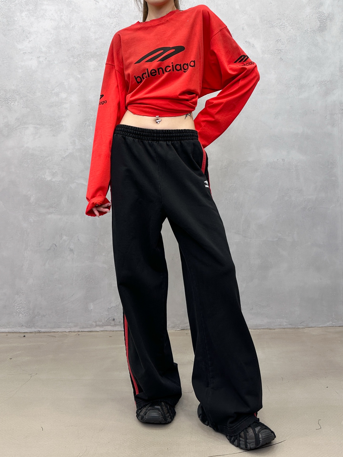 巴黎 ｜ 新款休闲卫裤，成衣洗水吊磨工艺加经典刺绣标，手工车侧杠，男女同款，尺码sml