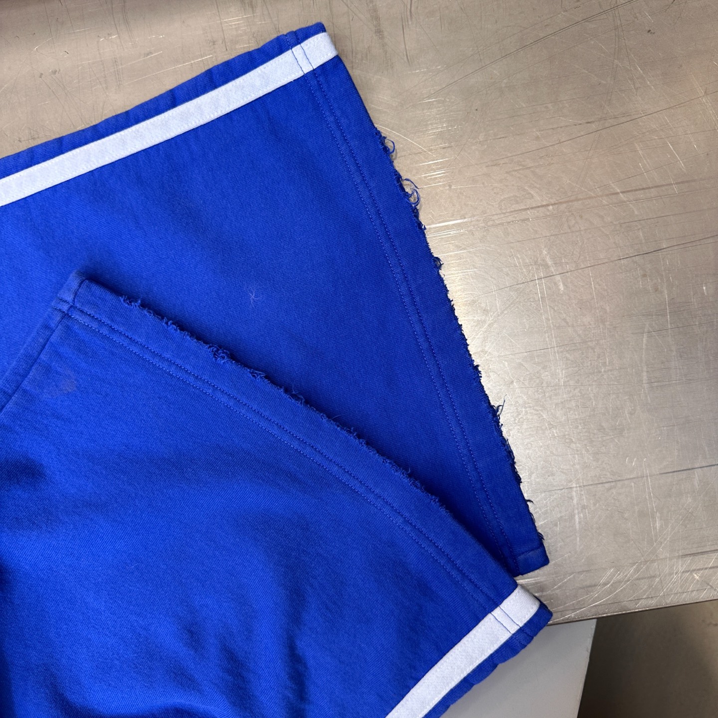 🌾巴黎 ｜ 新款休闲卫裤，成衣洗水吊磨工艺加经典刺绣标，手工车侧杠，男女同款，尺码sml