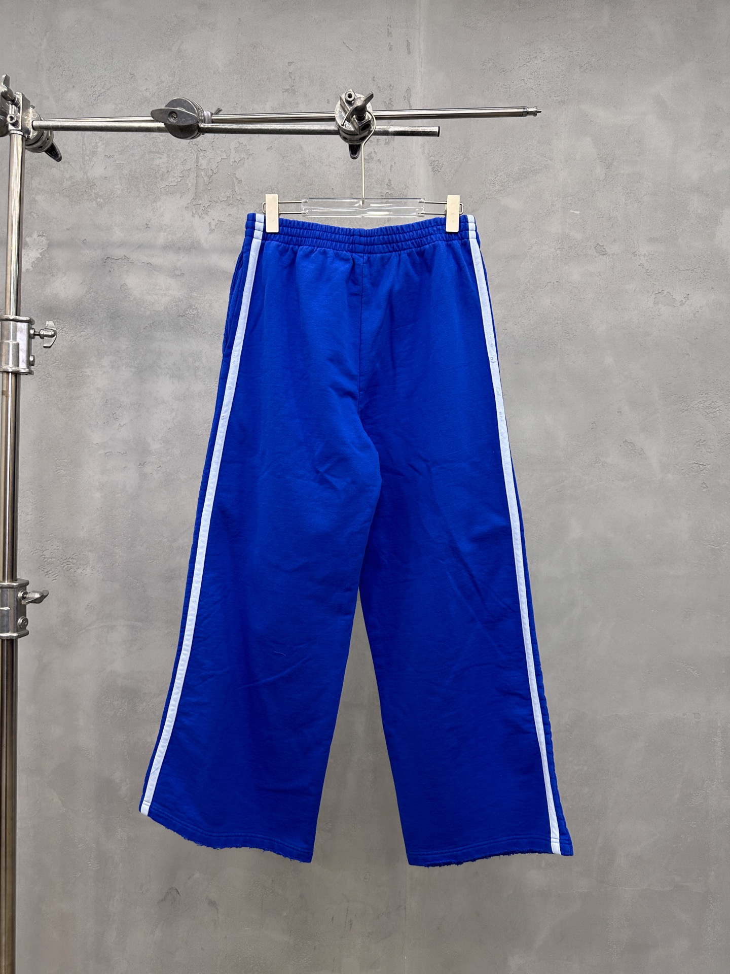 🌾巴黎 ｜ 新款休闲卫裤，成衣洗水吊磨工艺加经典刺绣标，手工车侧杠，男女同款，尺码sml