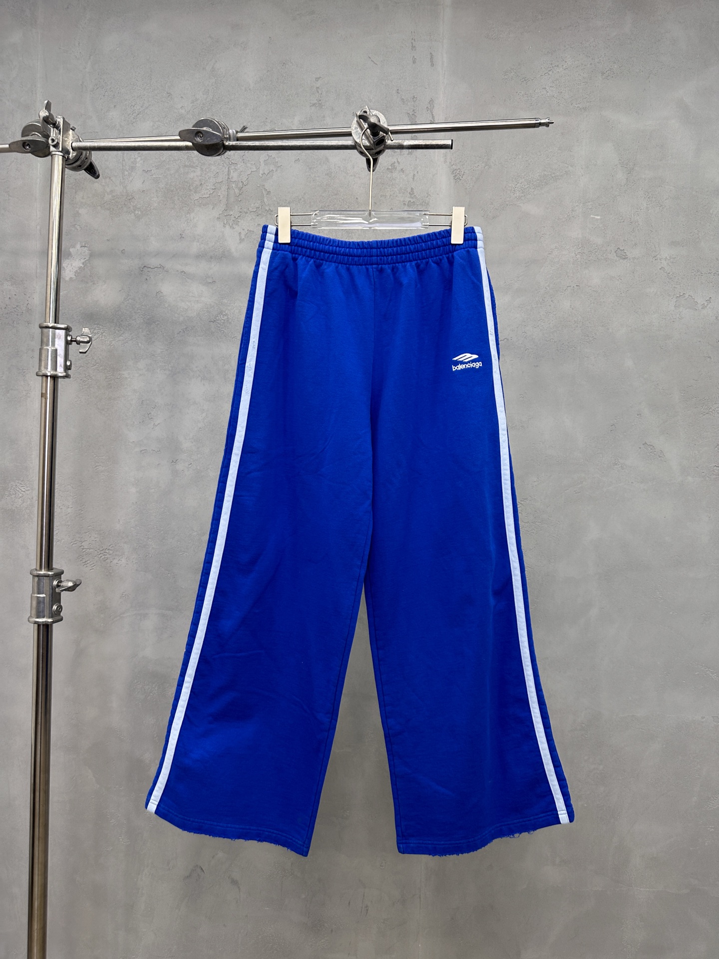 🌾巴黎 ｜ 新款休闲卫裤，成衣洗水吊磨工艺加经典刺绣标，手工车侧杠，男女同款，尺码sml