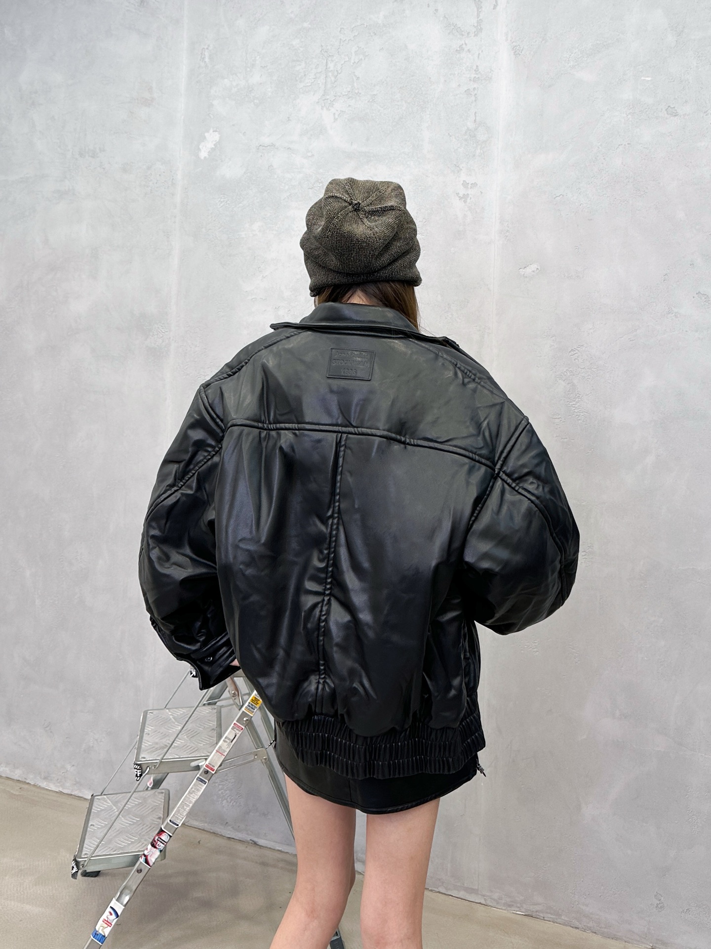 🌾新款夹克棉服，进口蛋白皮面料，肉感十足仿真肌理手感超棒，下摆弹力带松紧，短款夹克版型，男女同款，后背搭