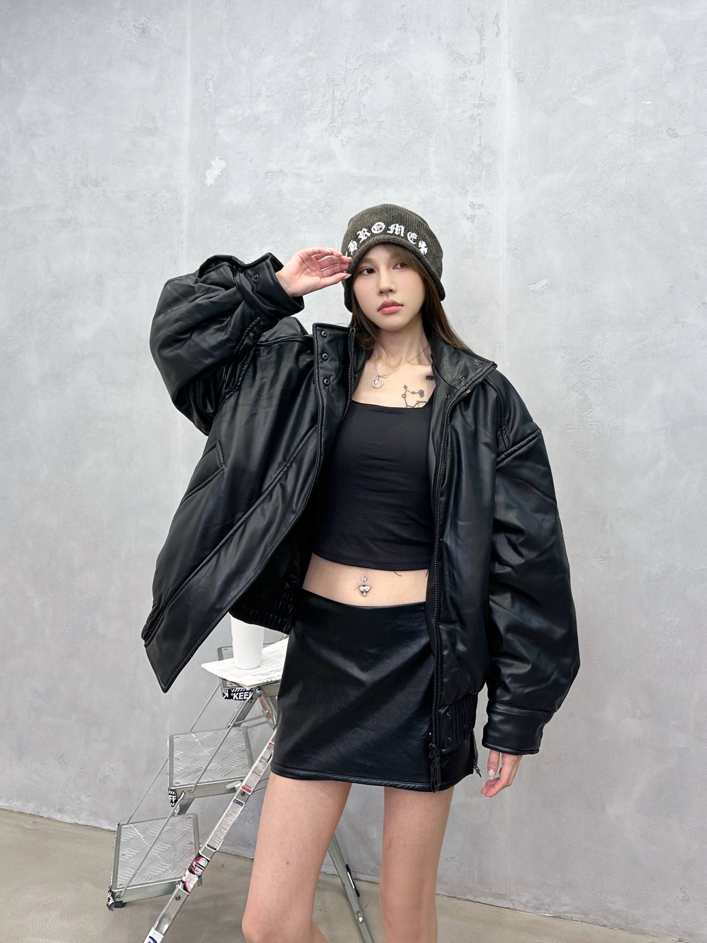 🌾新款夹克棉服，进口蛋白皮面料，肉感十足仿真肌理手感超棒，下摆弹力带松紧，短款夹克版型，男女同款，后背搭