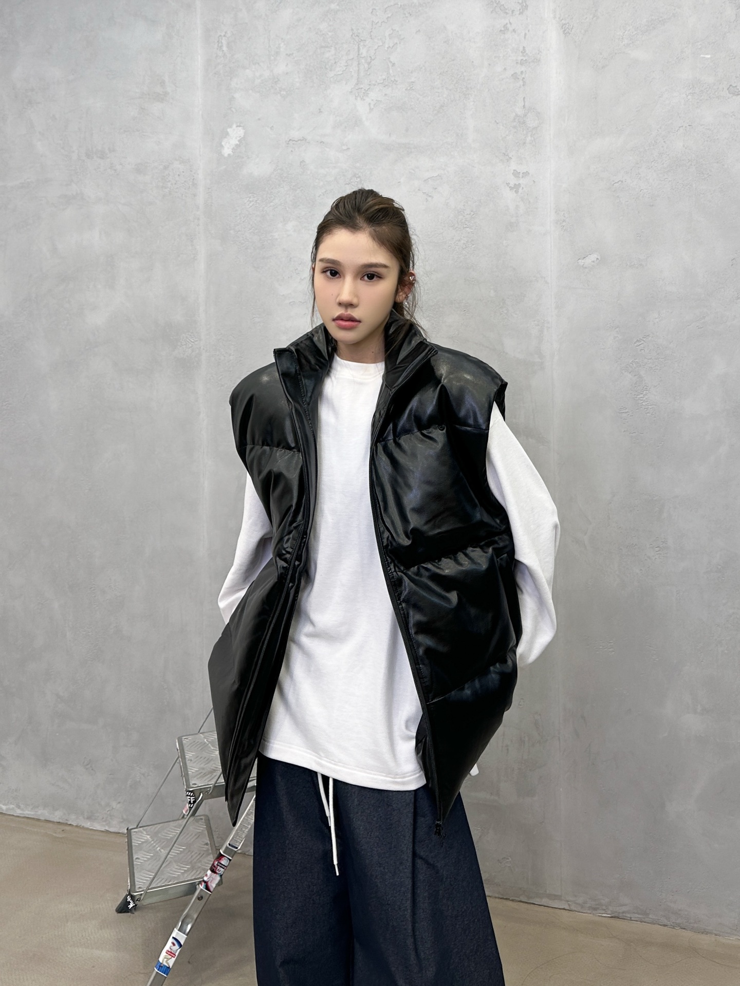 🌾巴黎 ｜ 新款羽绒马甲，经典刺绣标，环保pu仿皮面料，90白鹅绒填充，男女同款，尺码sml