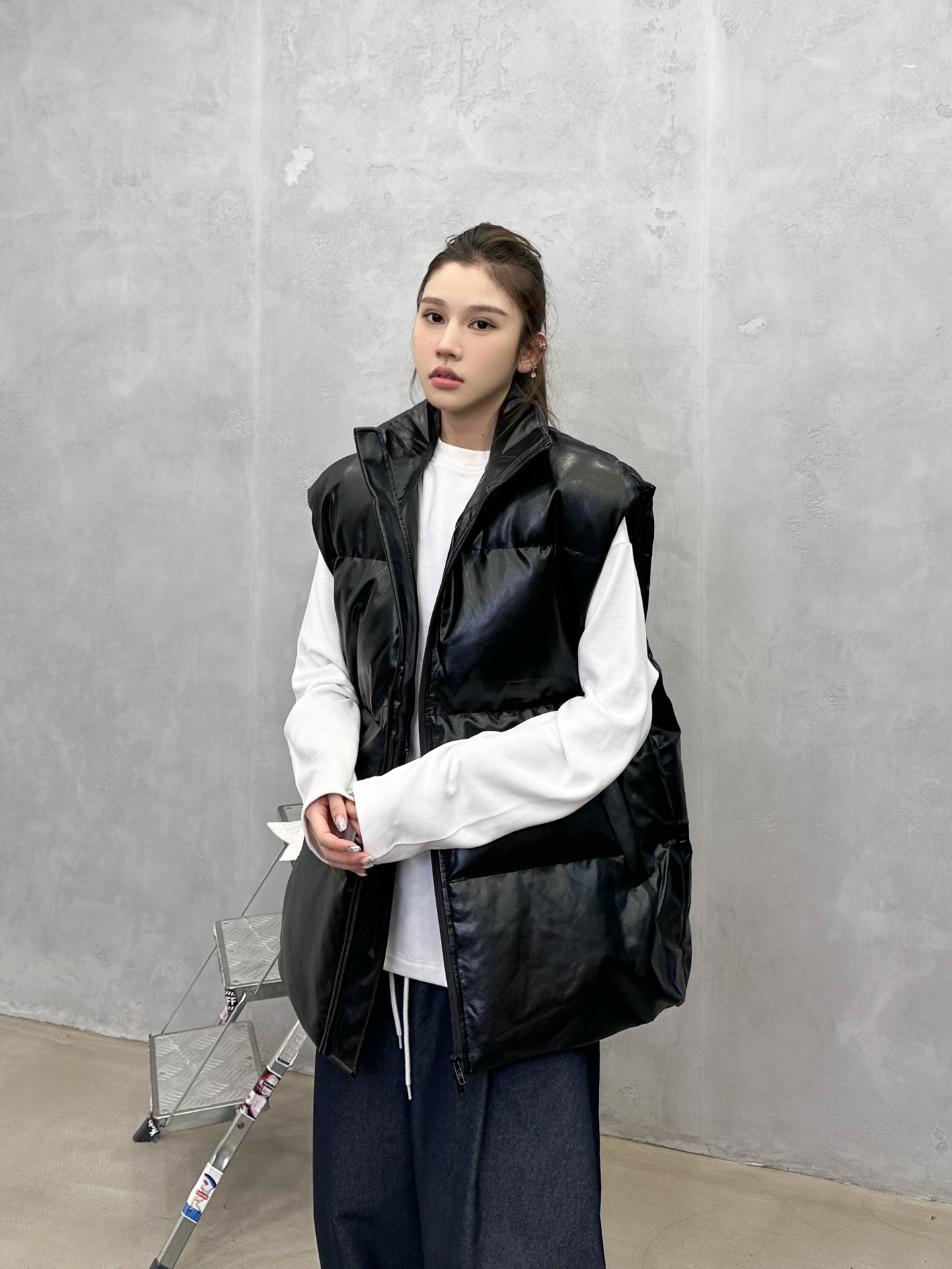 🌾巴黎 ｜ 新款羽绒马甲，经典刺绣标，环保pu仿皮面料，90白鹅绒填充，男女同款，尺码sml