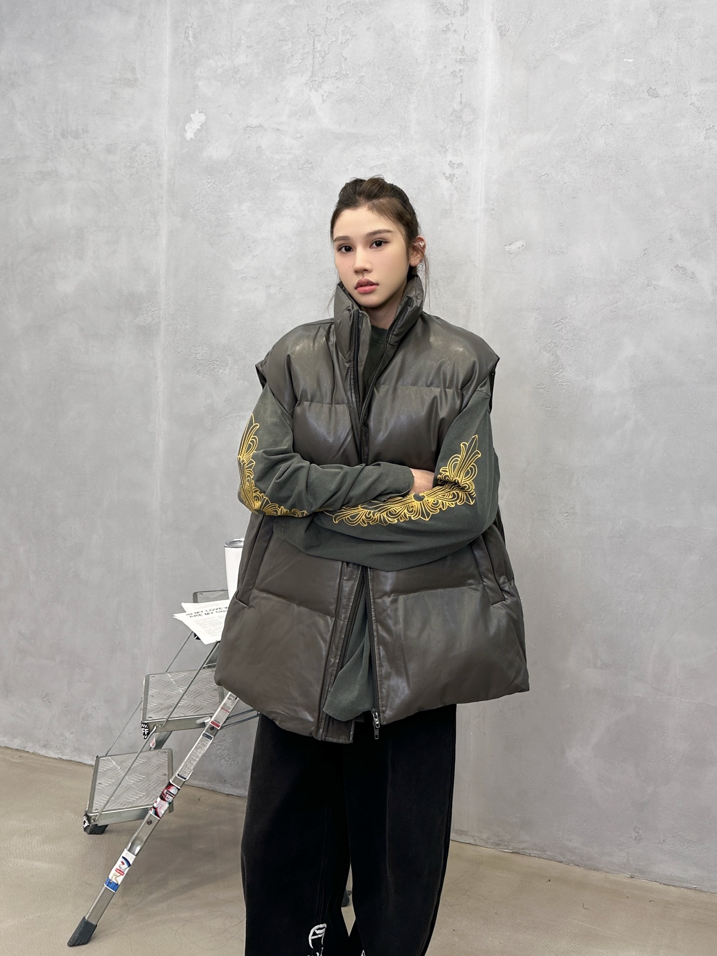 🌾巴黎 ｜ 新款羽绒马甲，经典刺绣标，环保pu仿皮面料，90白鹅绒填充，男女同款，尺码sml