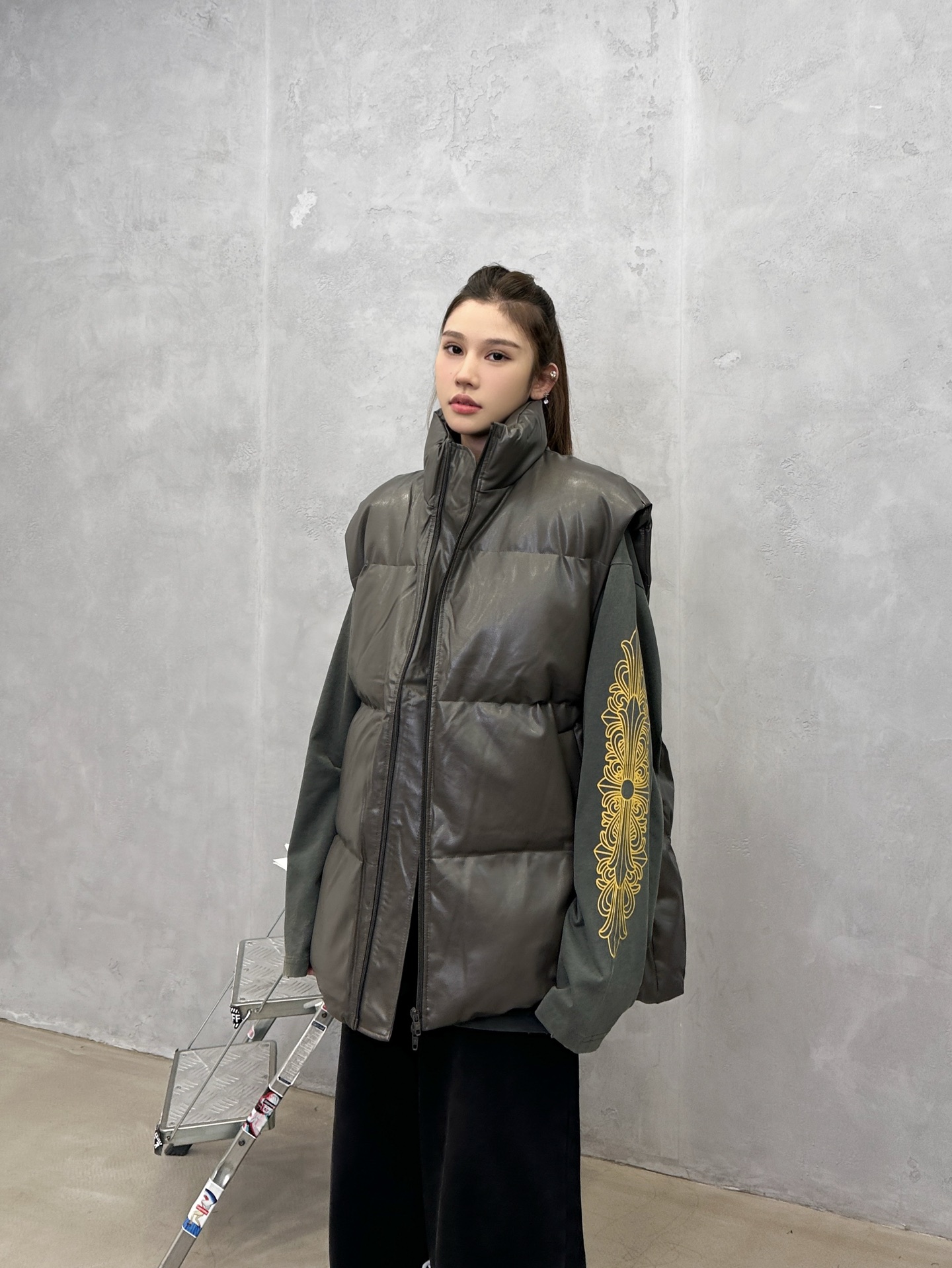 🌾巴黎 ｜ 新款羽绒马甲，经典刺绣标，环保pu仿皮面料，90白鹅绒填充，男女同款，尺码sml