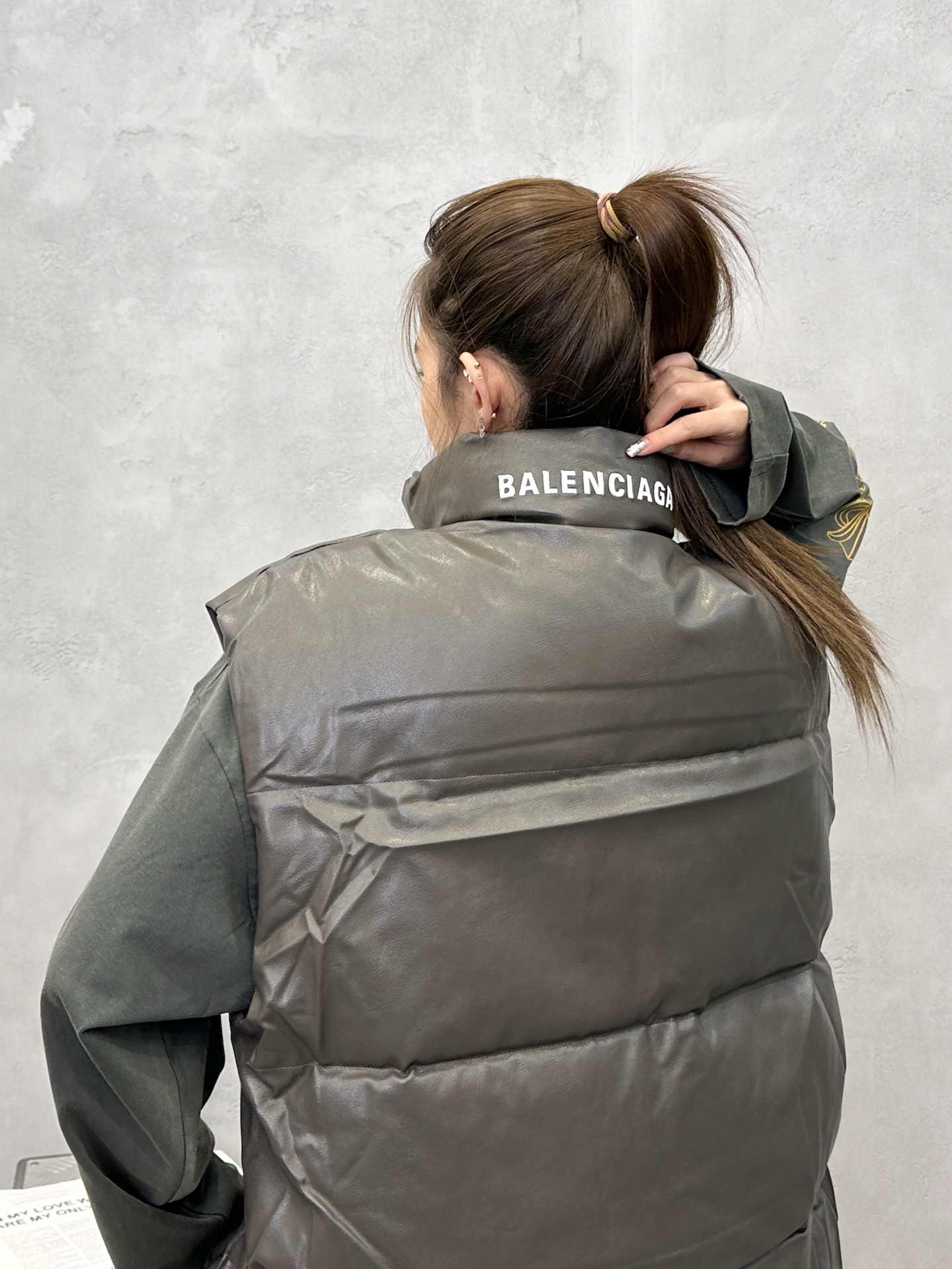 🌾巴黎 ｜ 新款羽绒马甲，经典刺绣标，环保pu仿皮面料，90白鹅绒填充，男女同款，尺码sml