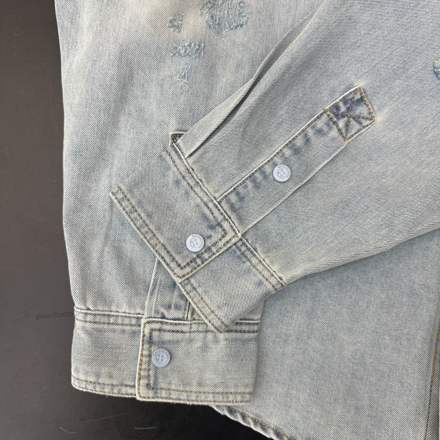 💰巴黎 ｜ 新款做旧衬衣，成衣洗水磨破喷色泥浆重工工艺，男女同款，尺码sml