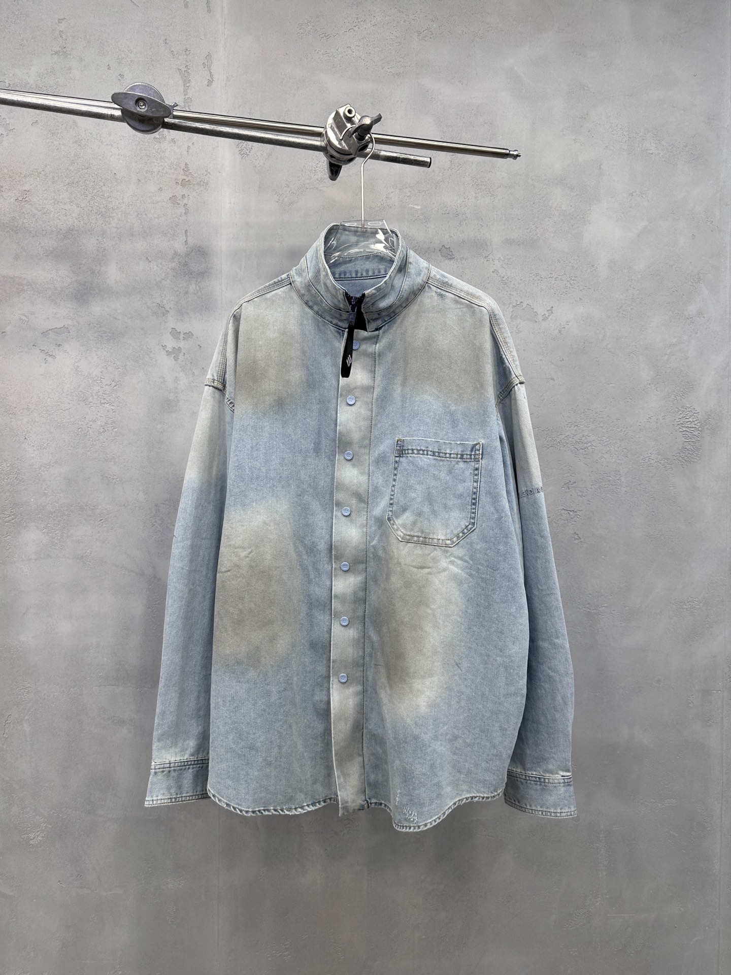 💰巴黎 ｜ 新款做旧衬衣，成衣洗水磨破喷色泥浆重工工艺，男女同款，尺码sml