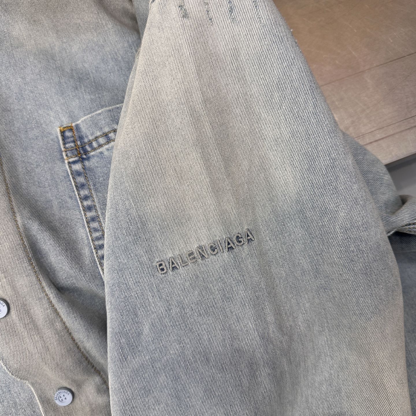 💰巴黎 ｜ 新款做旧衬衣，成衣洗水磨破喷色泥浆重工工艺，男女同款，尺码sml