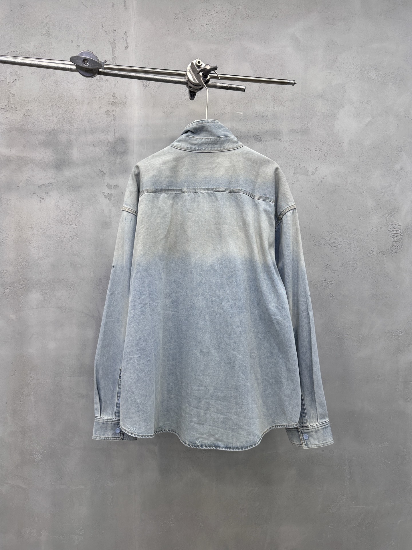 💰巴黎 ｜ 新款做旧衬衣，成衣洗水磨破喷色泥浆重工工艺，男女同款，尺码sml