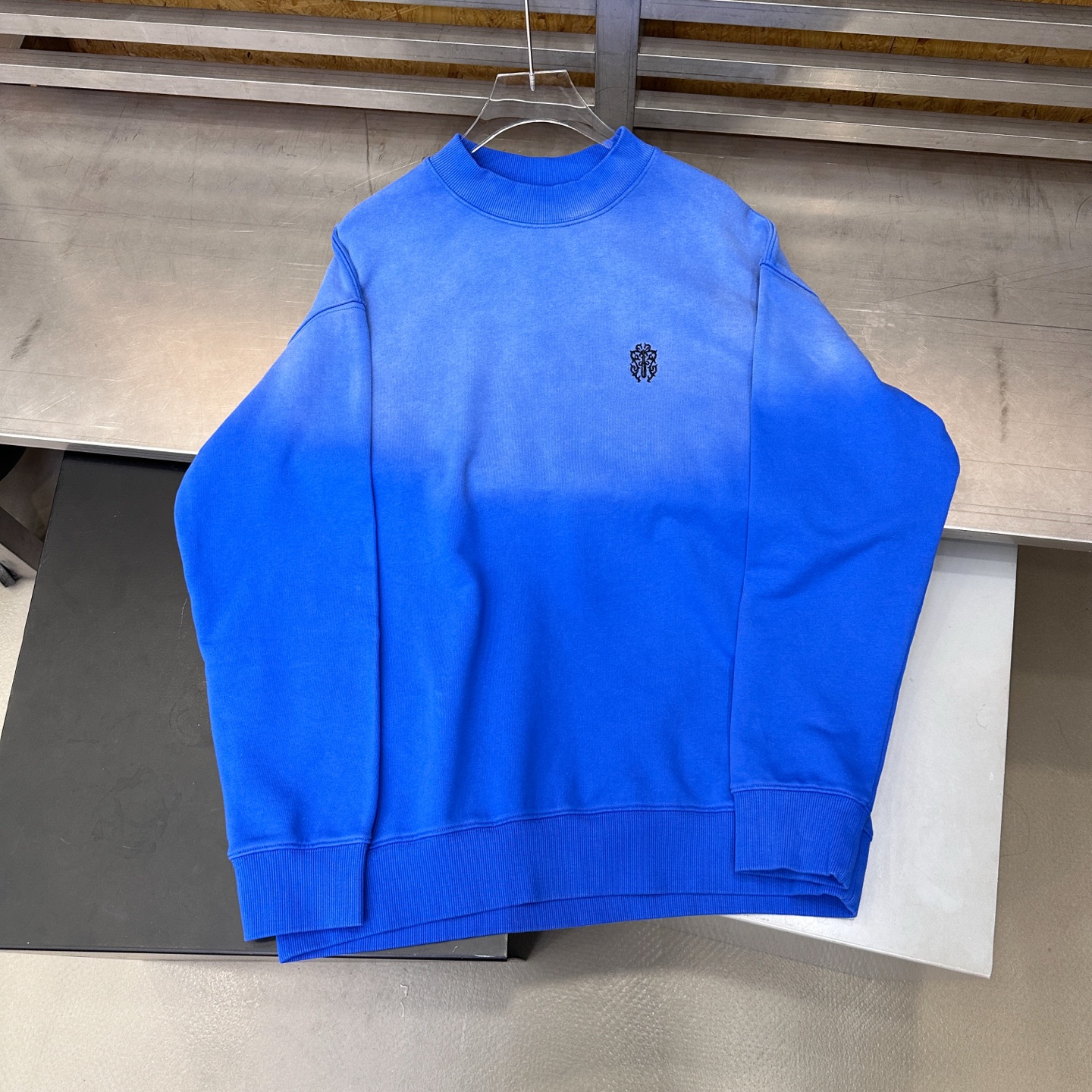 💰克罗心 ｜ 新款套头卫衣，成衣洗水喷色加前后刺绣工艺，男女同款，尺码sml