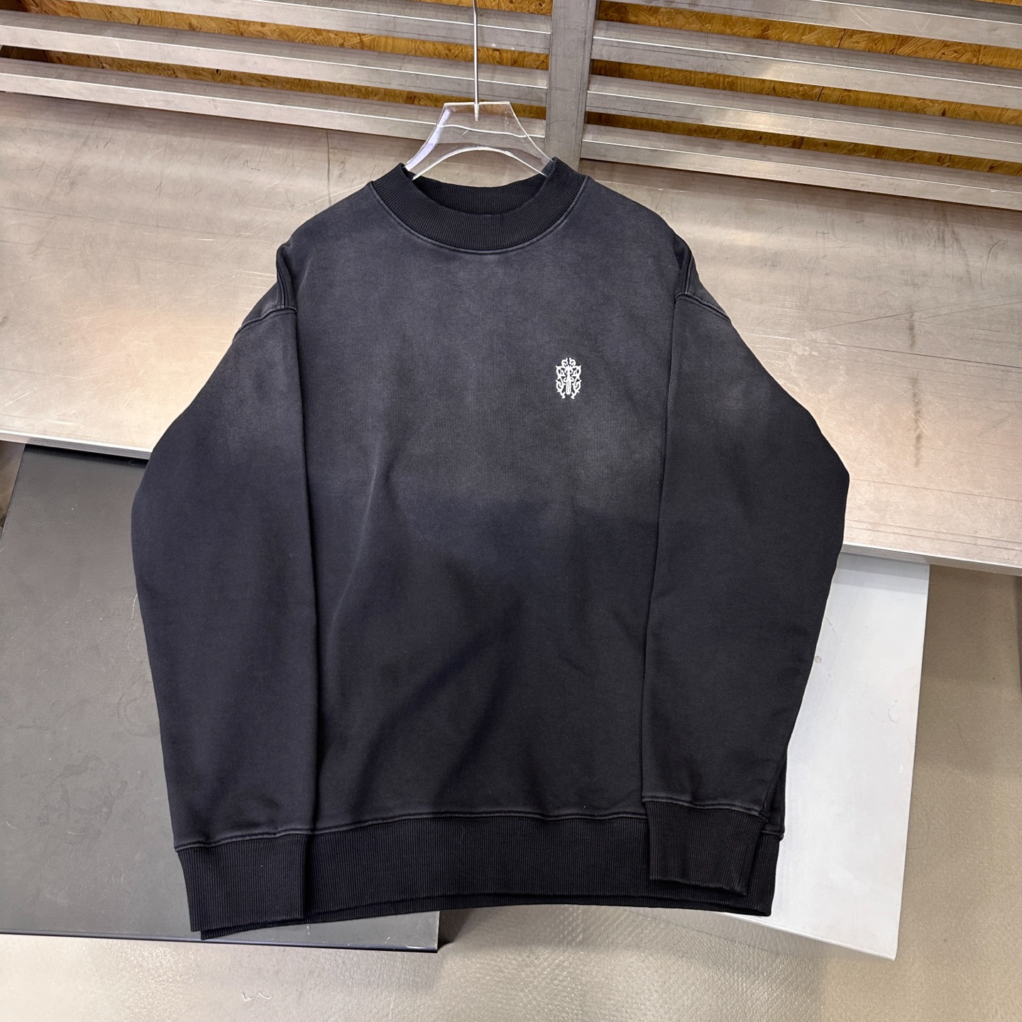 💰克罗心 ｜ 新款套头卫衣，成衣洗水喷色加前后刺绣工艺，男女同款，尺码sml