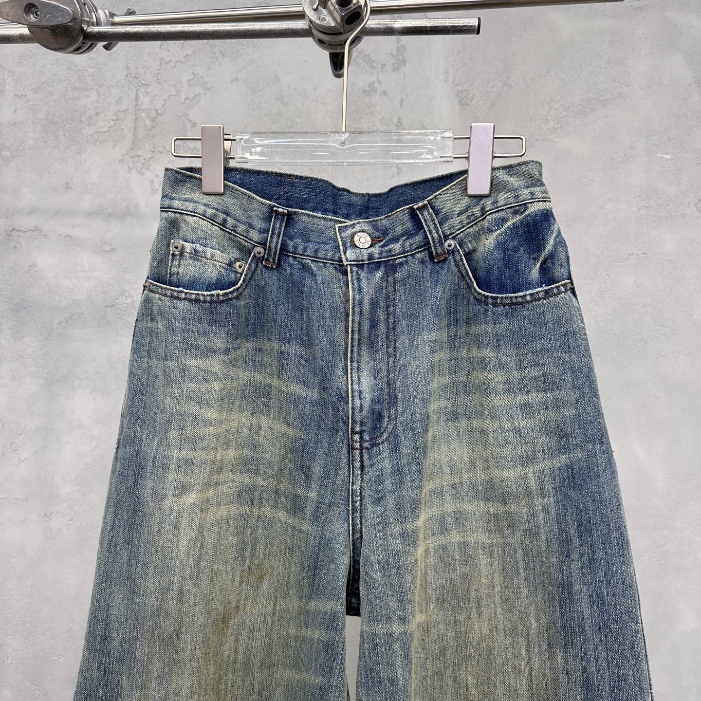 💰Acne ｜ 新款牛仔裤，成衣洗水喷色工艺，进口竹节牛仔布面料，男女同款，尺码sml