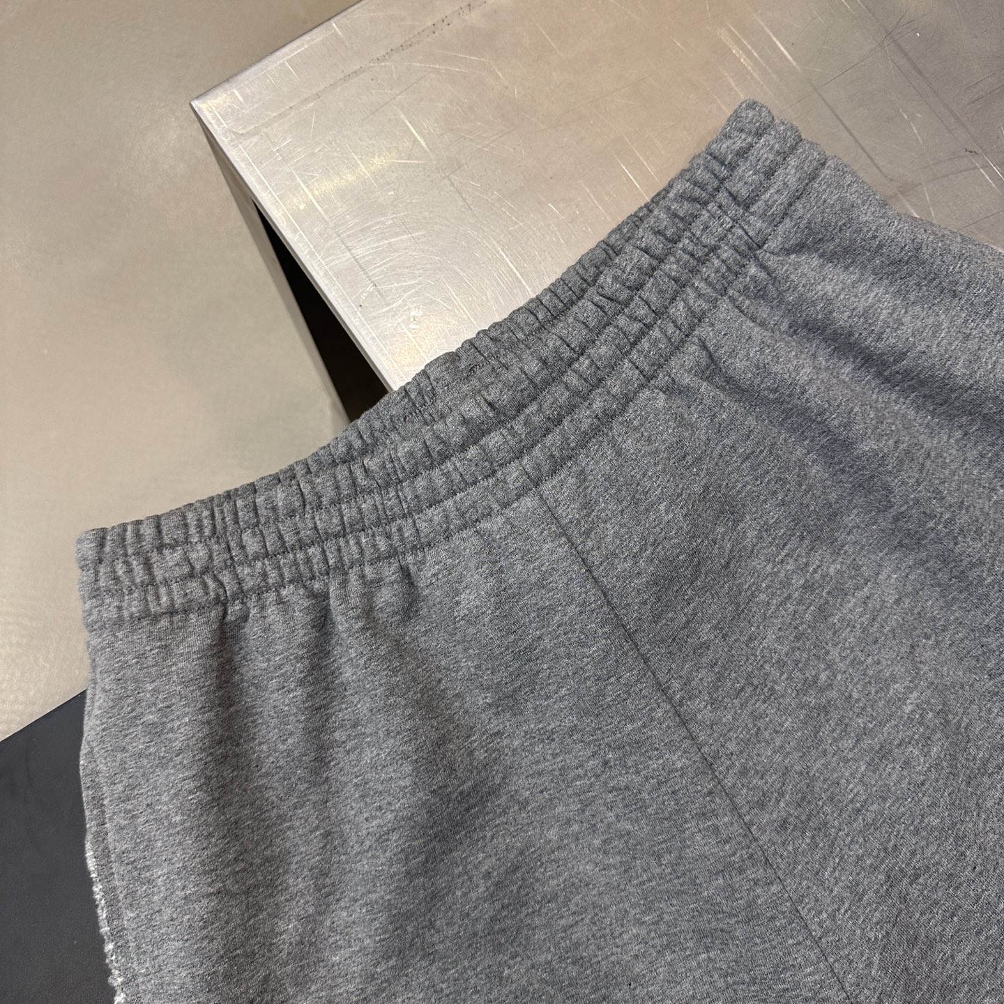 💰巴黎 ｜ 新款休闲卫裤，成衣洗水吊磨工艺叠加平绣贴布绣，男女同款，尺码sml