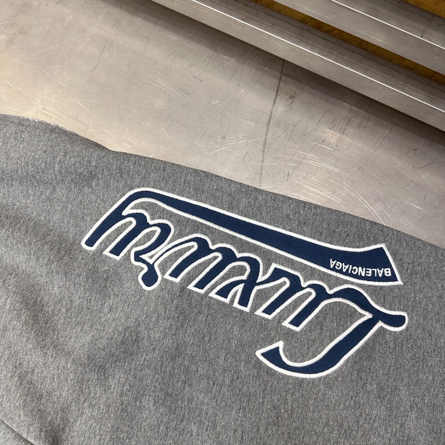 💰巴黎 ｜ 新款休闲卫裤，成衣洗水吊磨工艺叠加平绣贴布绣，男女同款，尺码sml