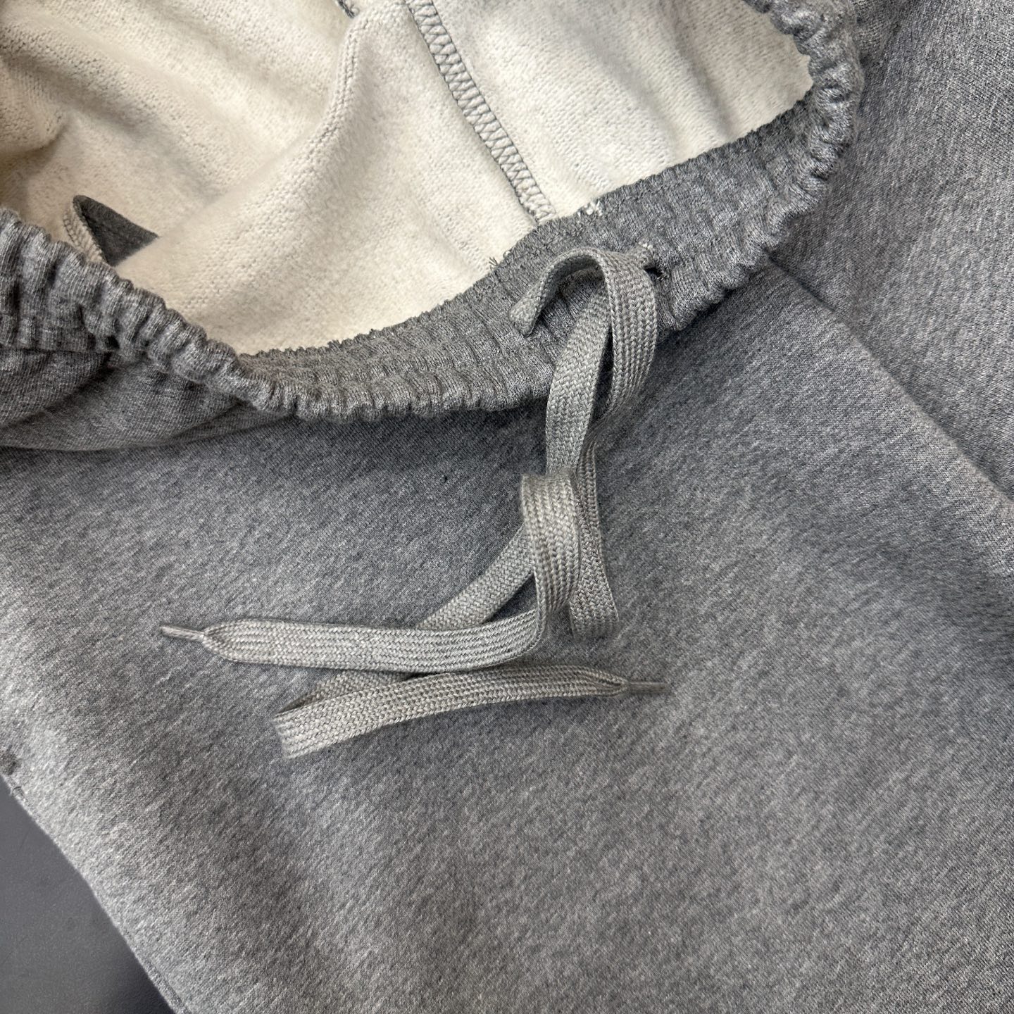 💰巴黎 ｜ 新款休闲卫裤，成衣洗水吊磨工艺叠加平绣贴布绣，男女同款，尺码sml