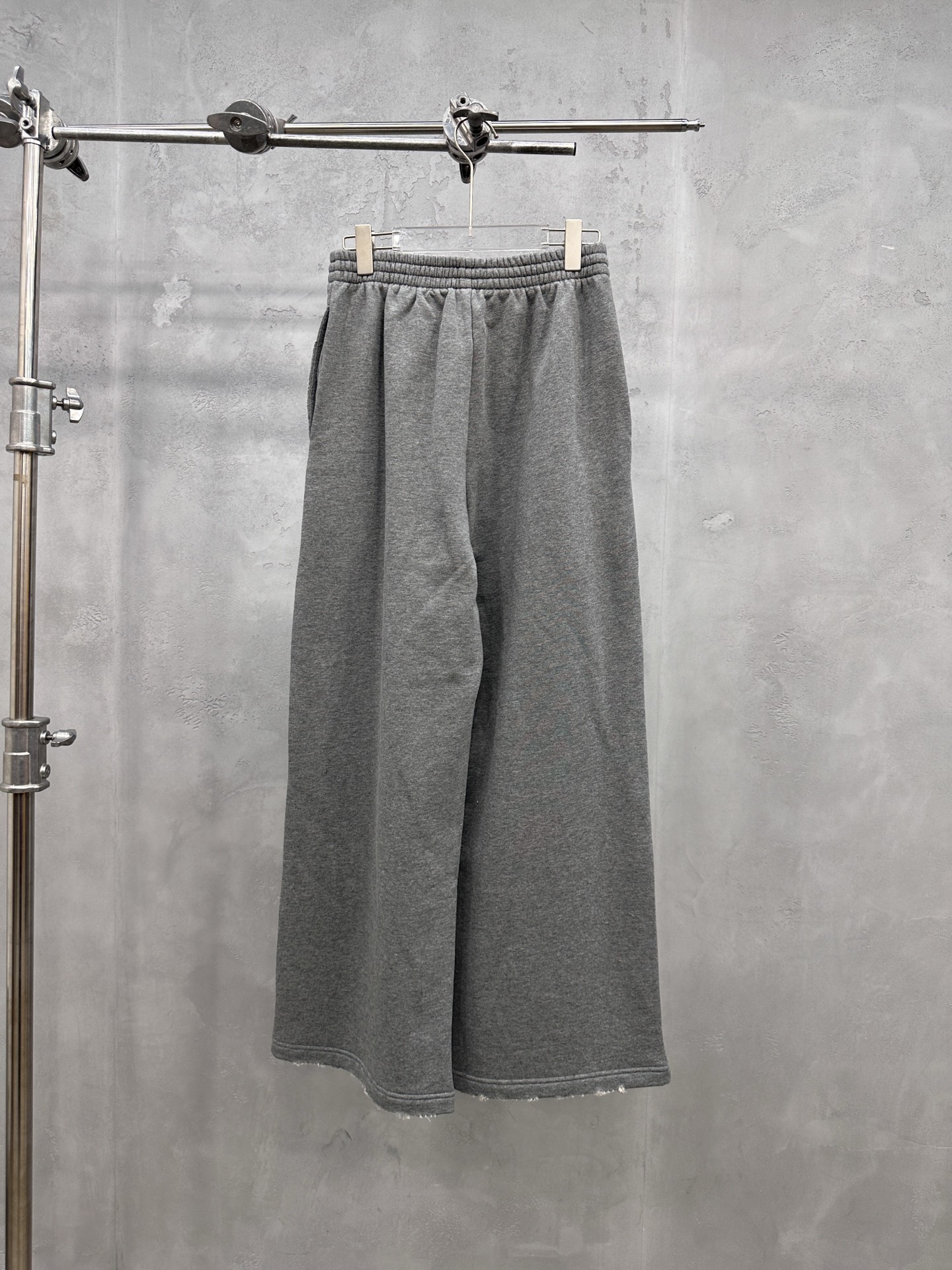 💰巴黎 ｜ 新款休闲卫裤，成衣洗水吊磨工艺叠加平绣贴布绣，男女同款，尺码sml