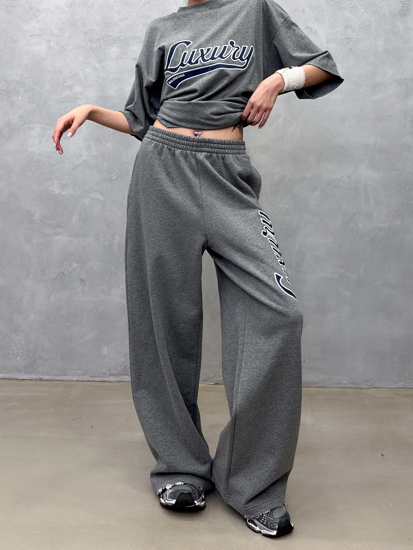 💰巴黎 ｜ 新款休闲卫裤，成衣洗水吊磨工艺叠加平绣贴布绣，男女同款，尺码sml