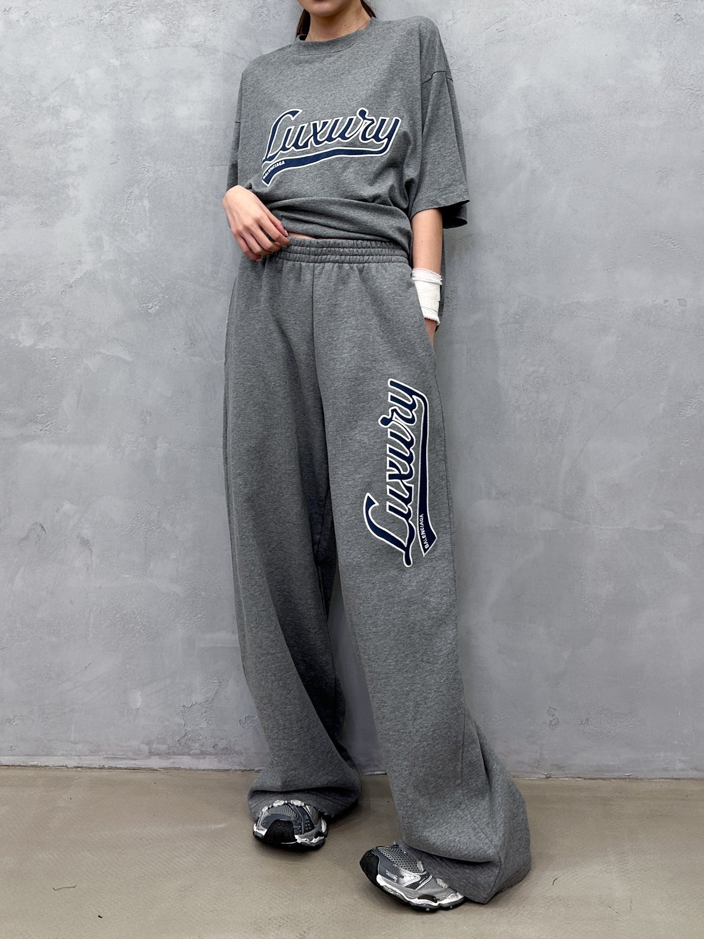 💰巴黎 ｜ 新款休闲卫裤，成衣洗水吊磨工艺叠加平绣贴布绣，男女同款，尺码sml