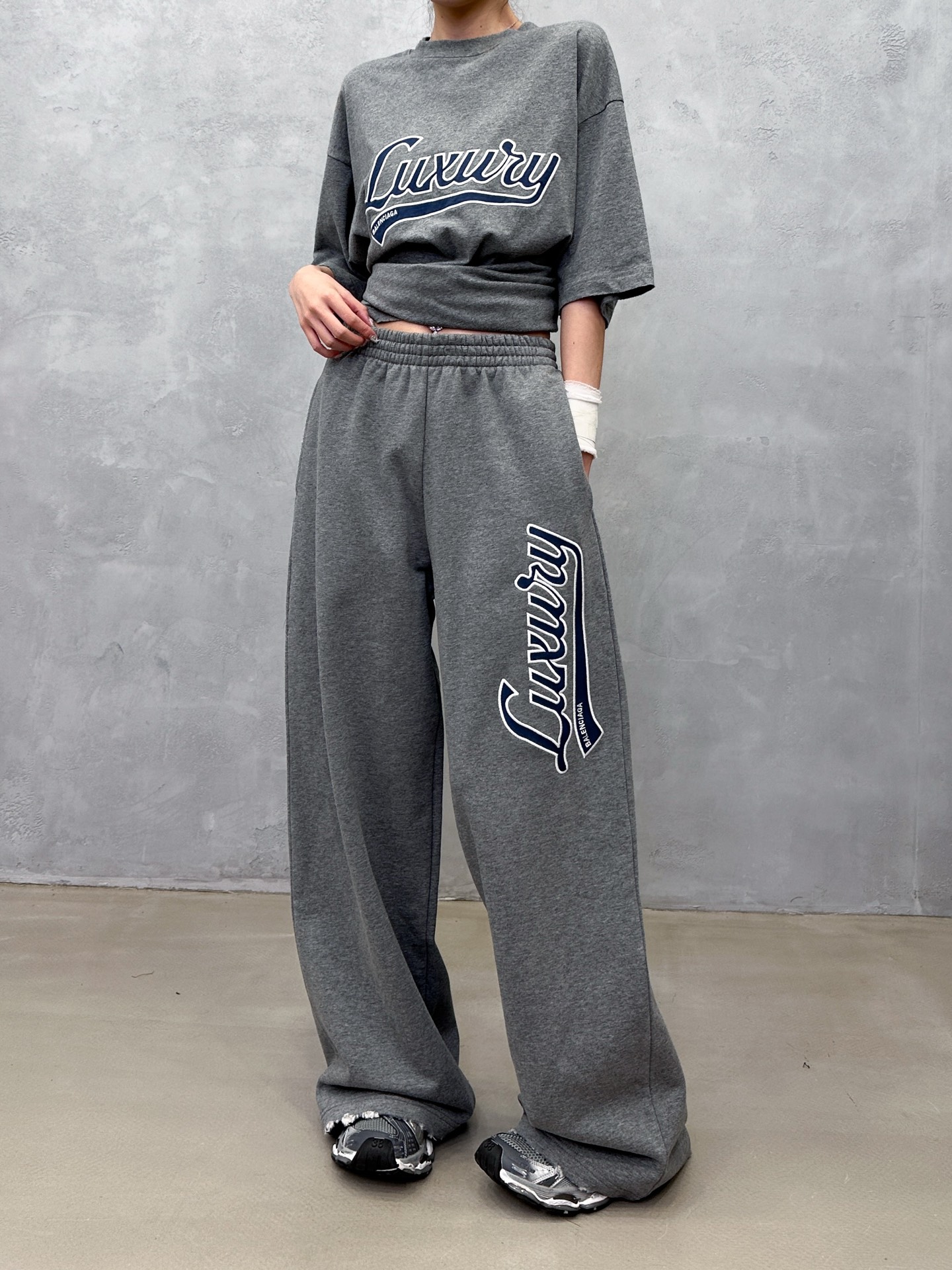 💰巴黎 ｜ 新款休闲卫裤，成衣洗水吊磨工艺叠加平绣贴布绣，男女同款，尺码sml