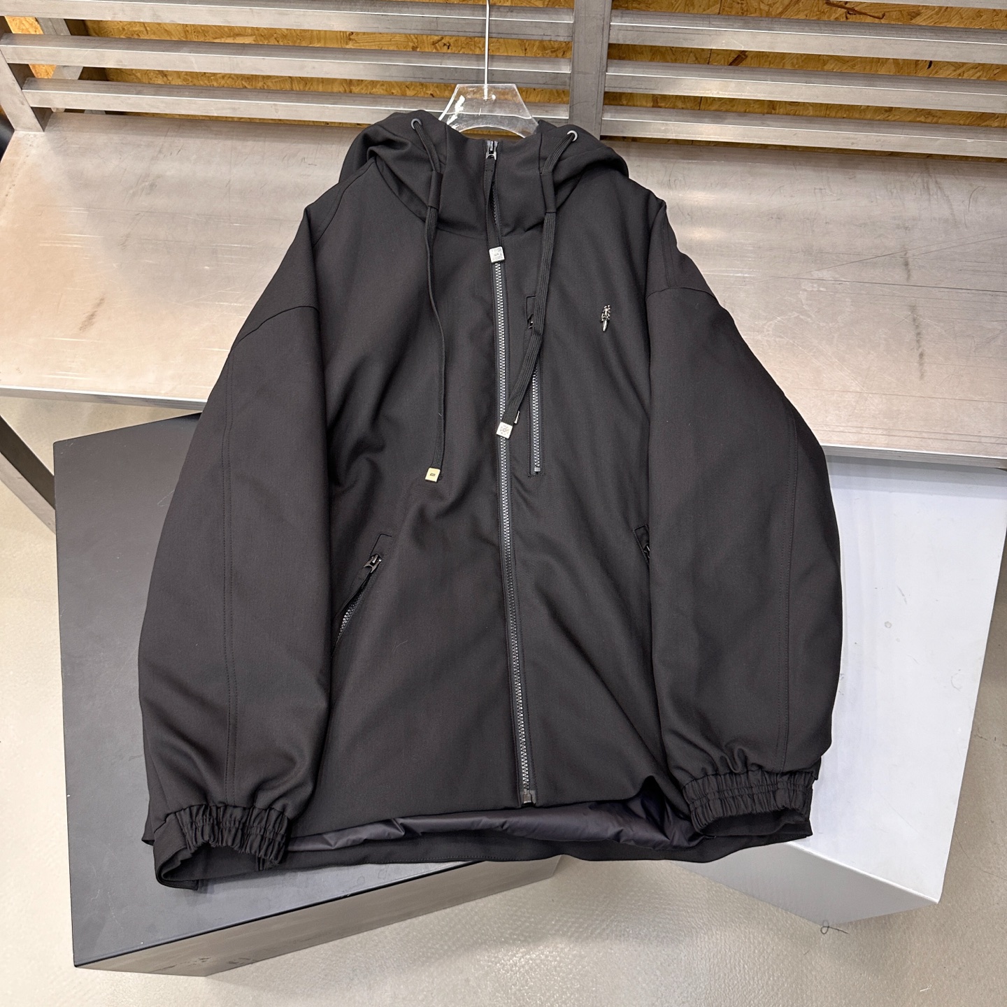 💰克罗心 ｜ 新款休闲羽绒服，经典五金标加特殊复合面料，90白鹅绒填充，休闲时尚，男女同款，尺码sml