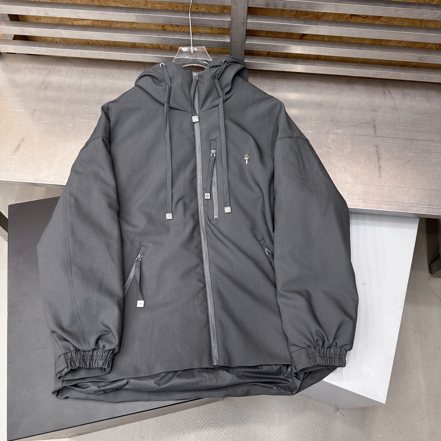 💰克罗心 ｜ 新款休闲羽绒服，经典五金标加特殊复合面料，90白鹅绒填充，休闲时尚，男女同款，尺码sml