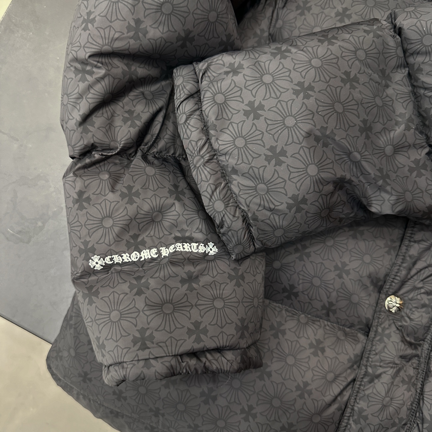 🌾克罗心 ｜ 新款长羽绒服，经典印花标，品牌提花超薄面料，90白鹅绒填充，男女同款，尺码sml