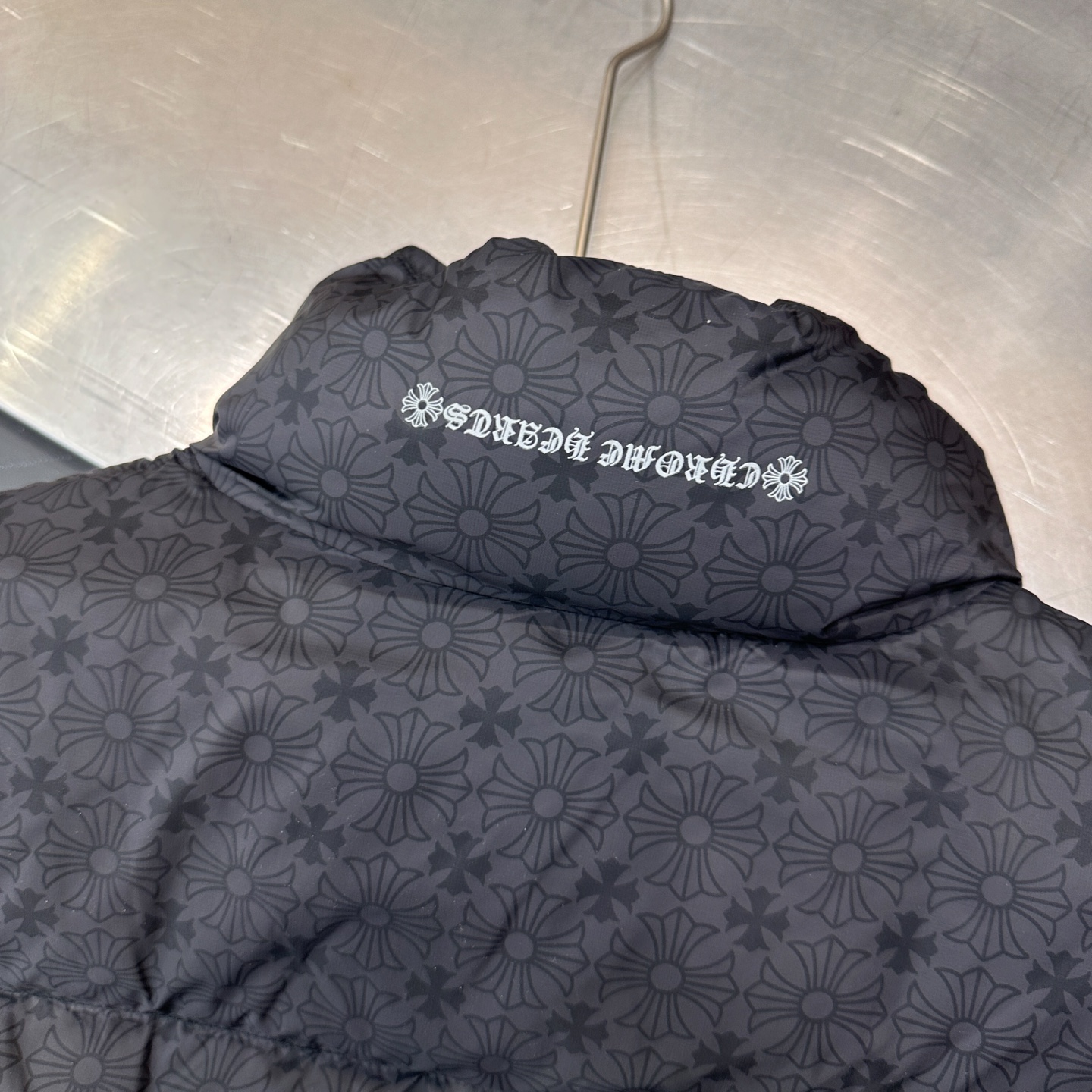 🌾克罗心 ｜ 新款长羽绒服，经典印花标，品牌提花超薄面料，90白鹅绒填充，男女同款，尺码sml