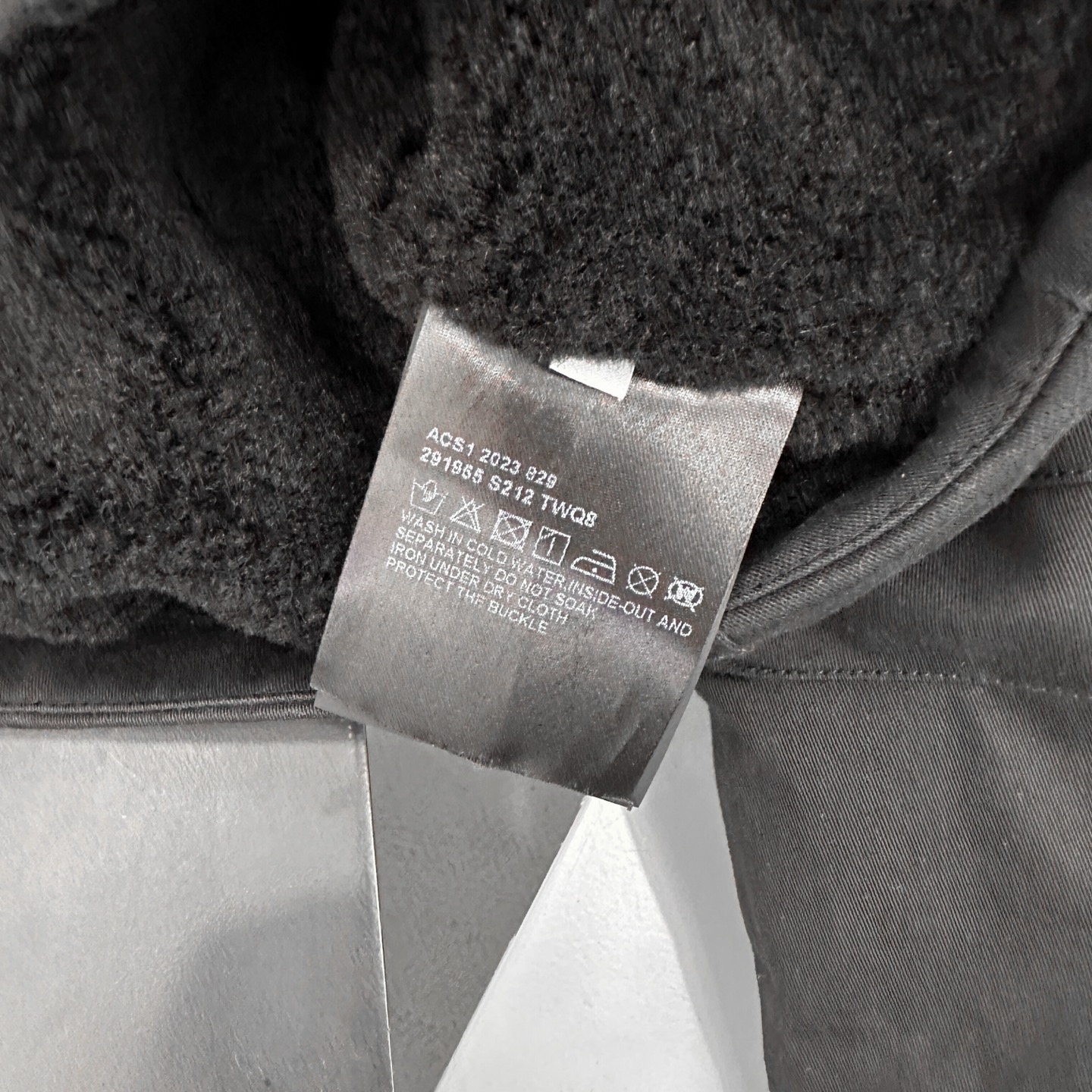 🌾P家｜新款棉服，纯棉面布，内胆采用进口高密环保毛面料，手感柔软上身亲肤，镰刀形袖边设计，甜酷十足，短款