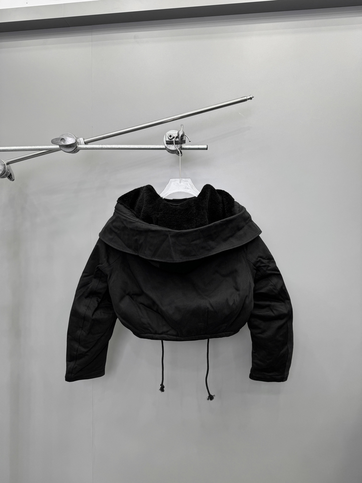 🌾P家｜新款棉服，纯棉面布，内胆采用进口高密环保毛面料，手感柔软上身亲肤，镰刀形袖边设计，甜酷十足，短款