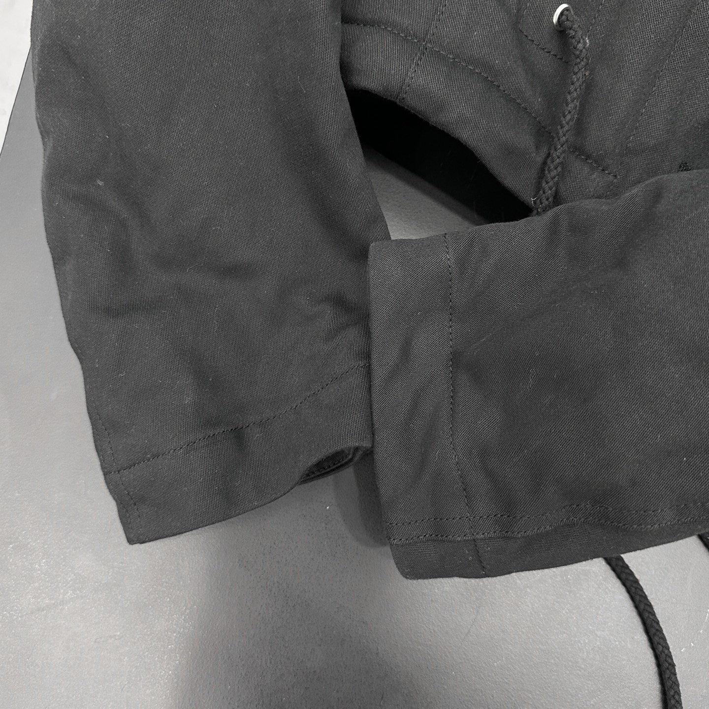 🌾P家｜新款棉服，纯棉面布，内胆采用进口高密环保毛面料，手感柔软上身亲肤，镰刀形袖边设计，甜酷十足，短款