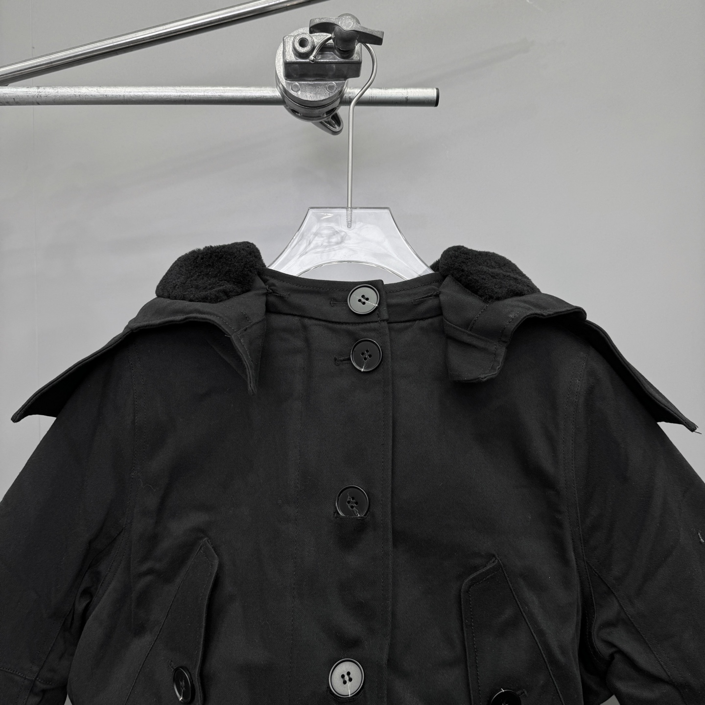 🌾P家｜新款棉服，纯棉面布，内胆采用进口高密环保毛面料，手感柔软上身亲肤，镰刀形袖边设计，甜酷十足，短款