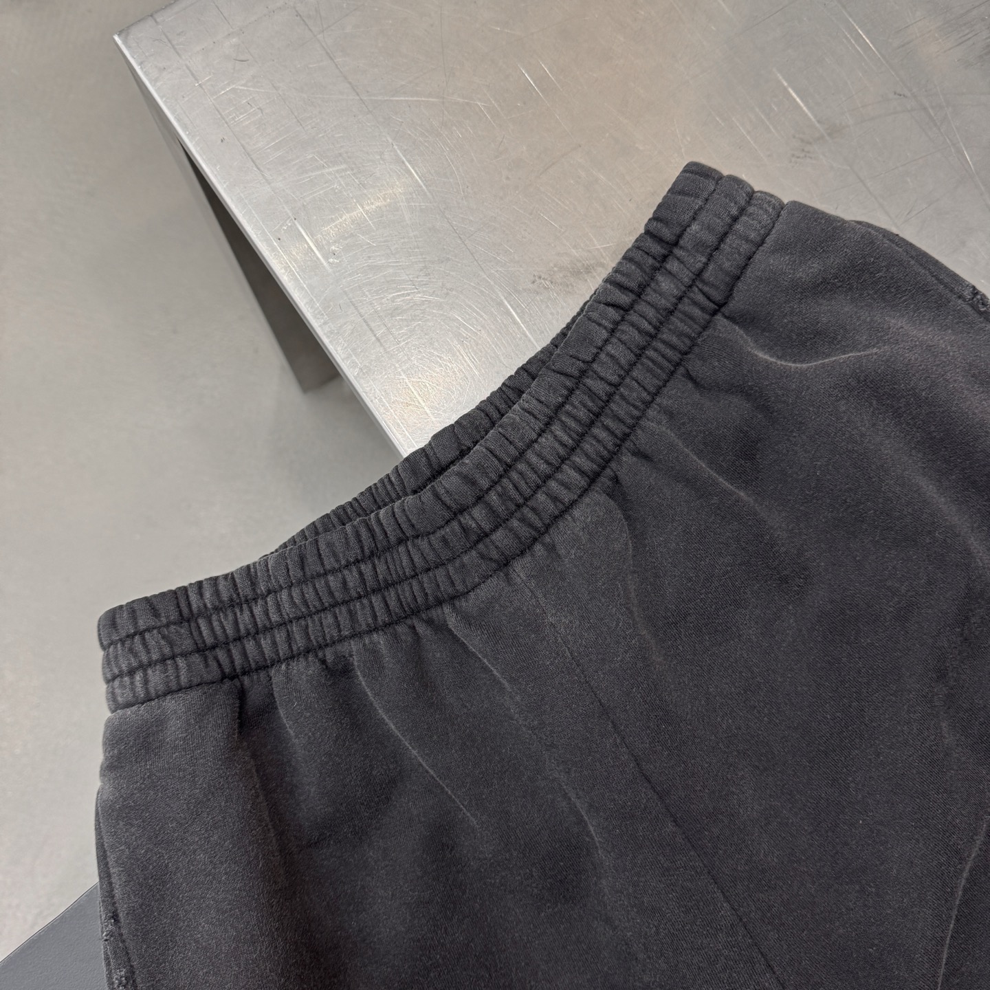 🌾巴黎 ｜ 新款休闲卫裤，成衣洗水炒色吊磨工艺加经典刺绣标，抓绒保暖面料，男女同款，尺码sml