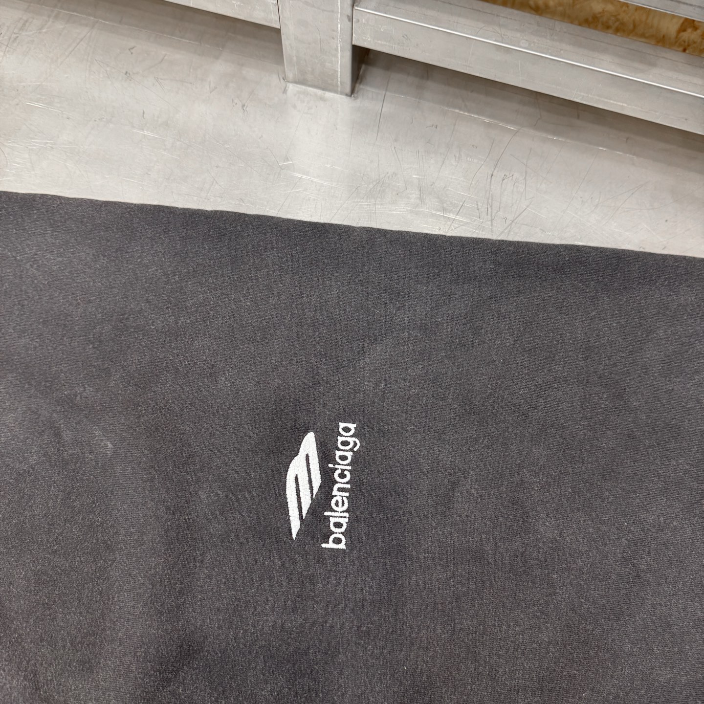 🌾巴黎 ｜ 新款休闲卫裤，成衣洗水炒色吊磨工艺加经典刺绣标，抓绒保暖面料，男女同款，尺码sml