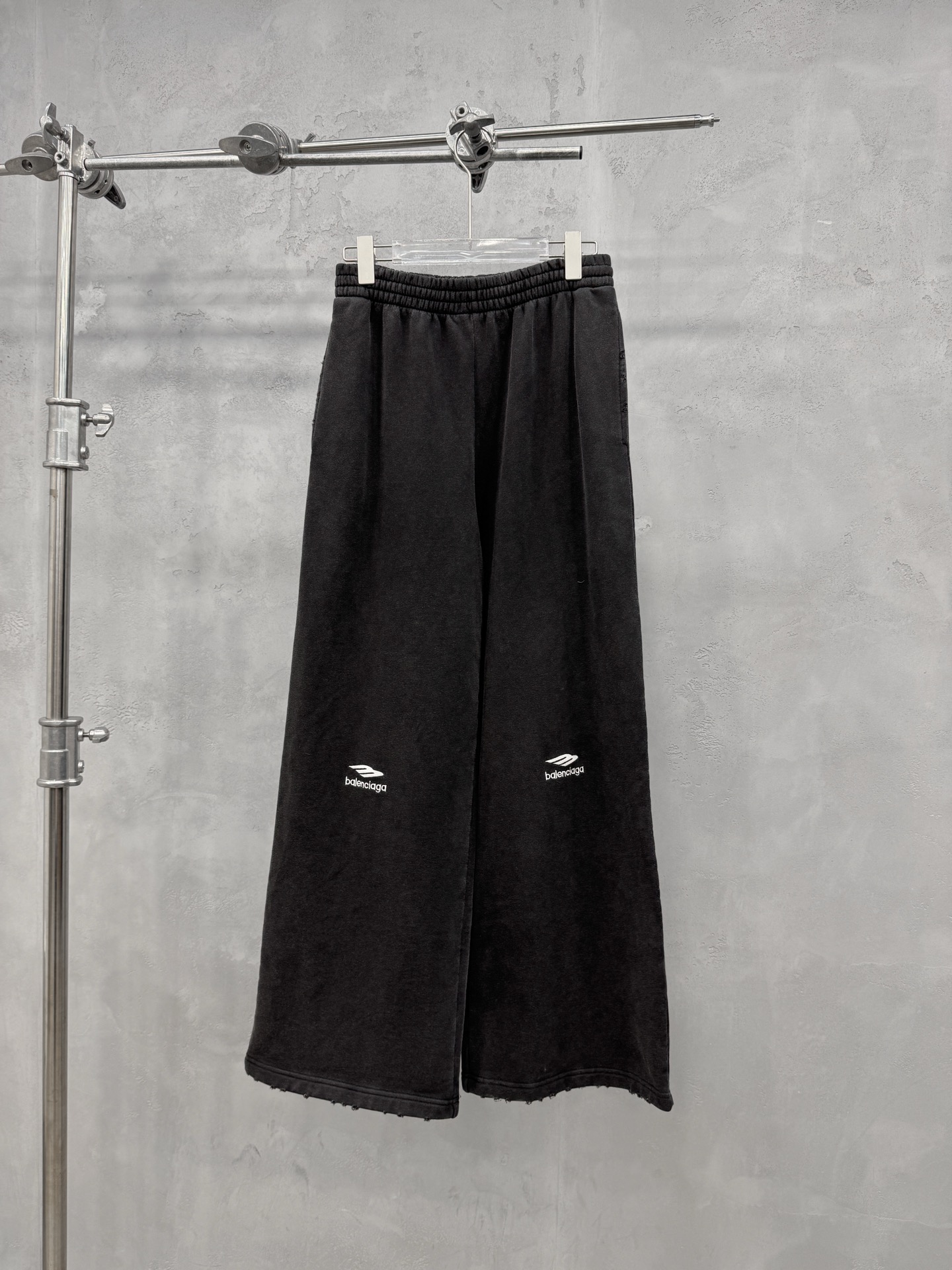 🌾巴黎 ｜ 新款休闲卫裤，成衣洗水炒色吊磨工艺加经典刺绣标，抓绒保暖面料，男女同款，尺码sml