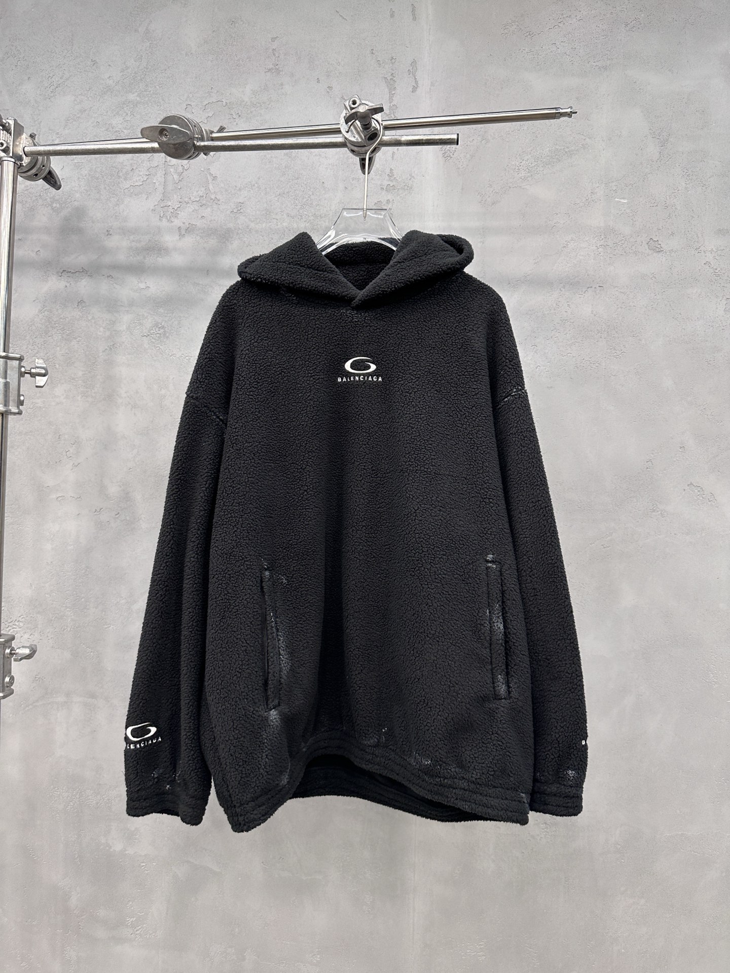 🌾巴黎 ｜ 新款摇粒绒套头，成衣洗水丙烯工艺加多处刺绣标，保暖摇粒绒面料，男女同款，尺码sml