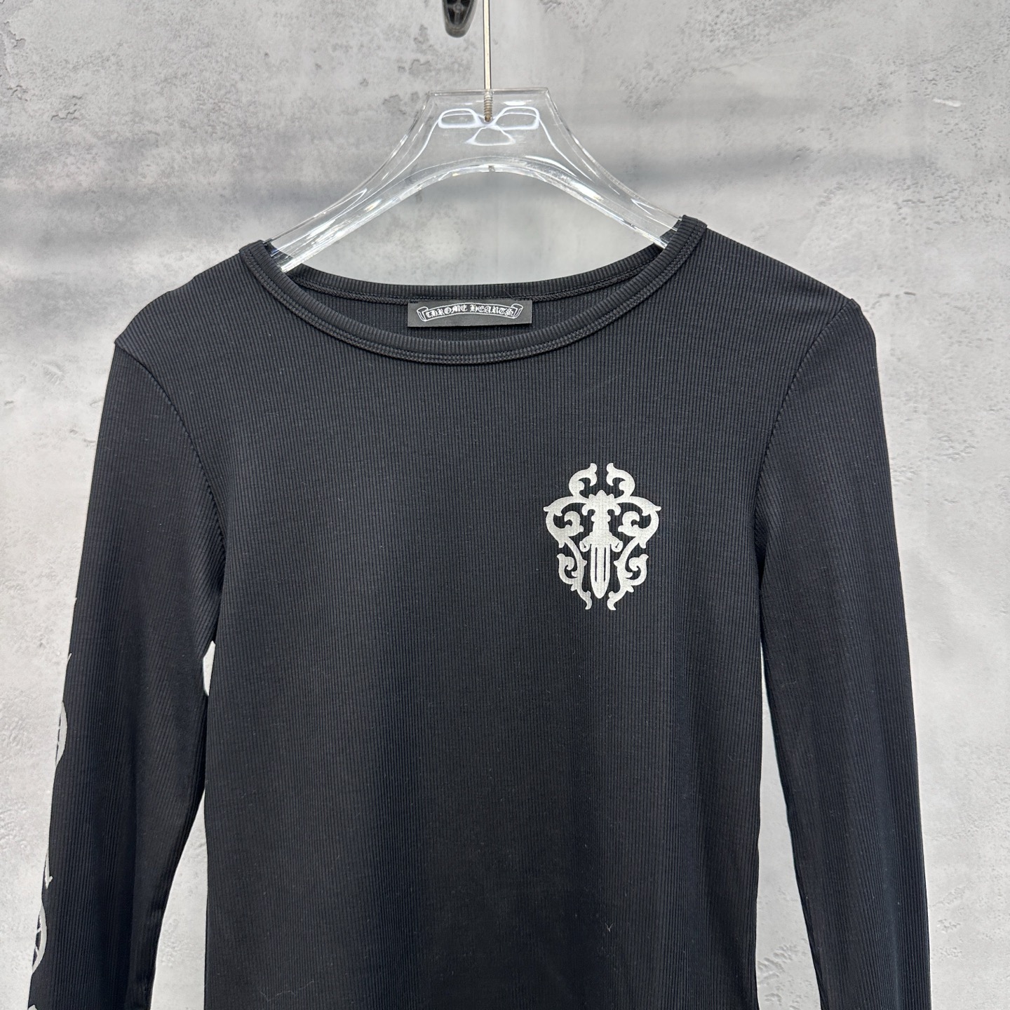 🌾克罗心 ｜ 新款长袖打底，成衣洗水加5处印花，采用进口珠光粉印花材料，休闲时尚，尺码sml