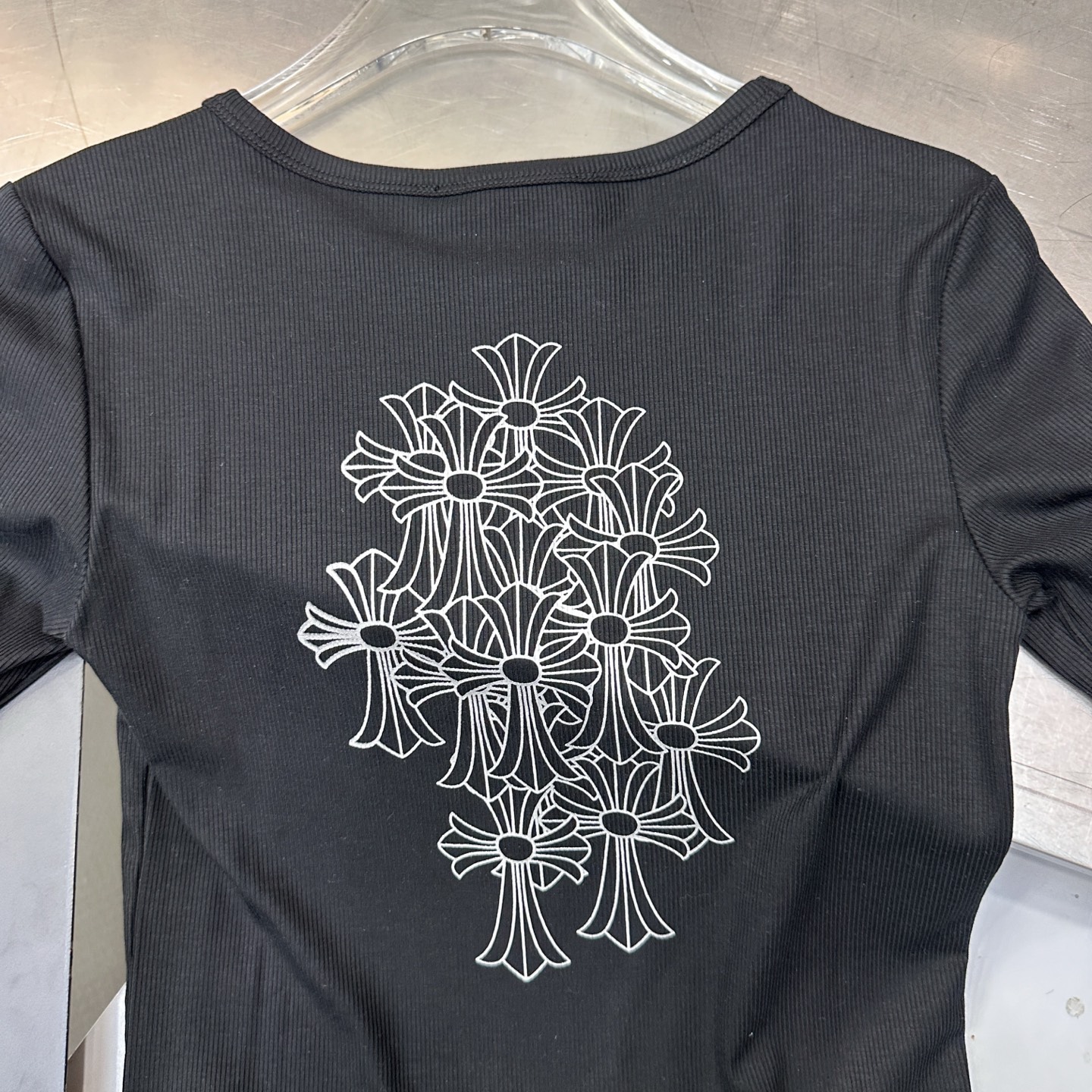 🌾克罗心 ｜ 新款长袖打底，成衣洗水加5处印花，采用进口珠光粉印花材料，休闲时尚，尺码sml