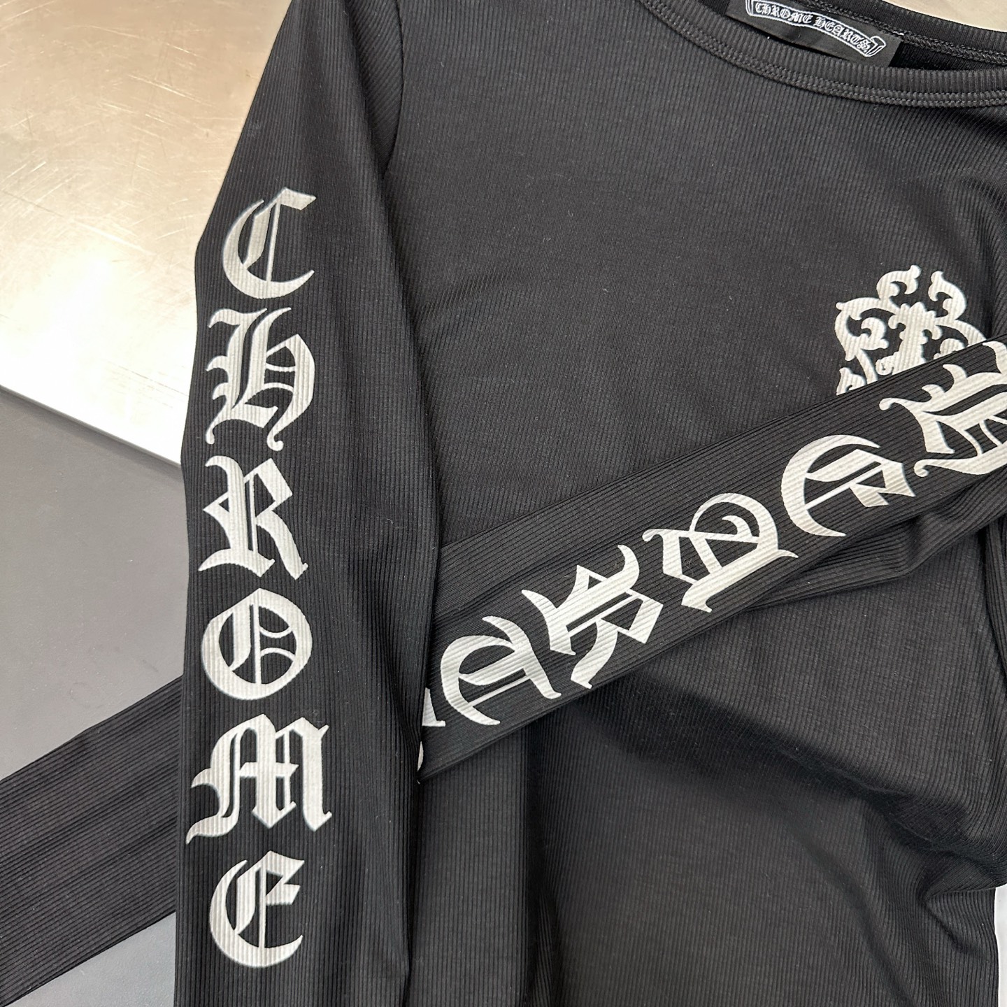 🌾克罗心 ｜ 新款长袖打底，成衣洗水加5处印花，采用进口珠光粉印花材料，休闲时尚，尺码sml