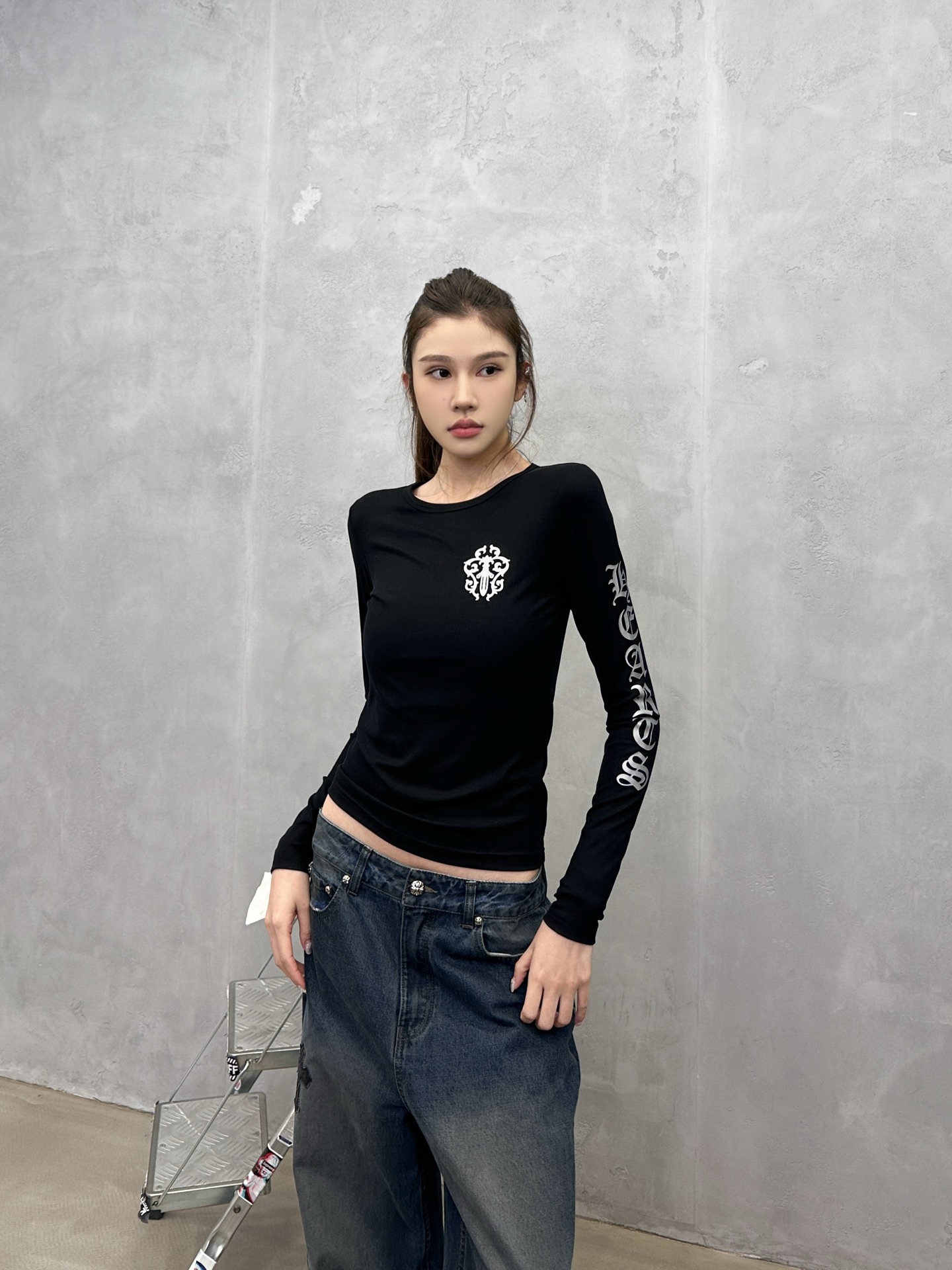 🌾克罗心 ｜ 新款长袖打底，成衣洗水加5处印花，采用进口珠光粉印花材料，休闲时尚，尺码sml