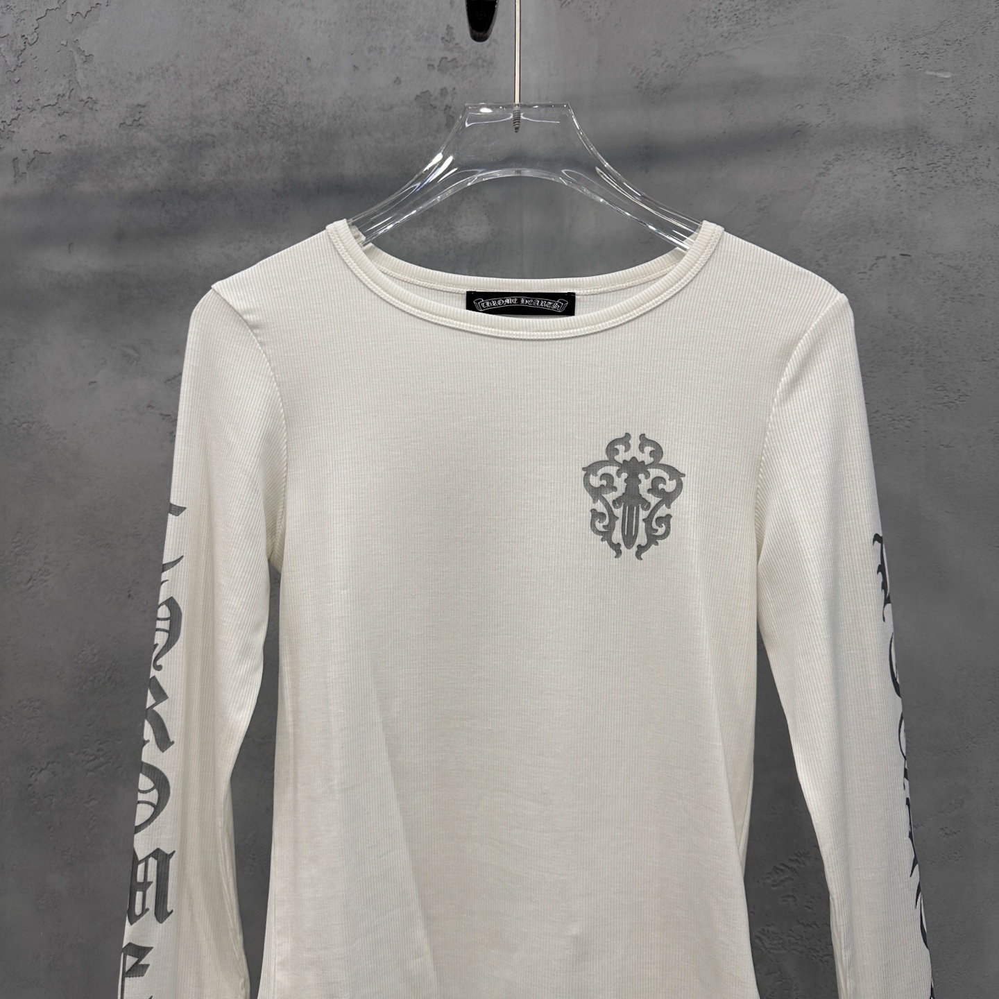 🌾克罗心 ｜ 新款长袖打底，成衣洗水加5处印花，采用进口珠光粉印花材料，休闲时尚，尺码sml