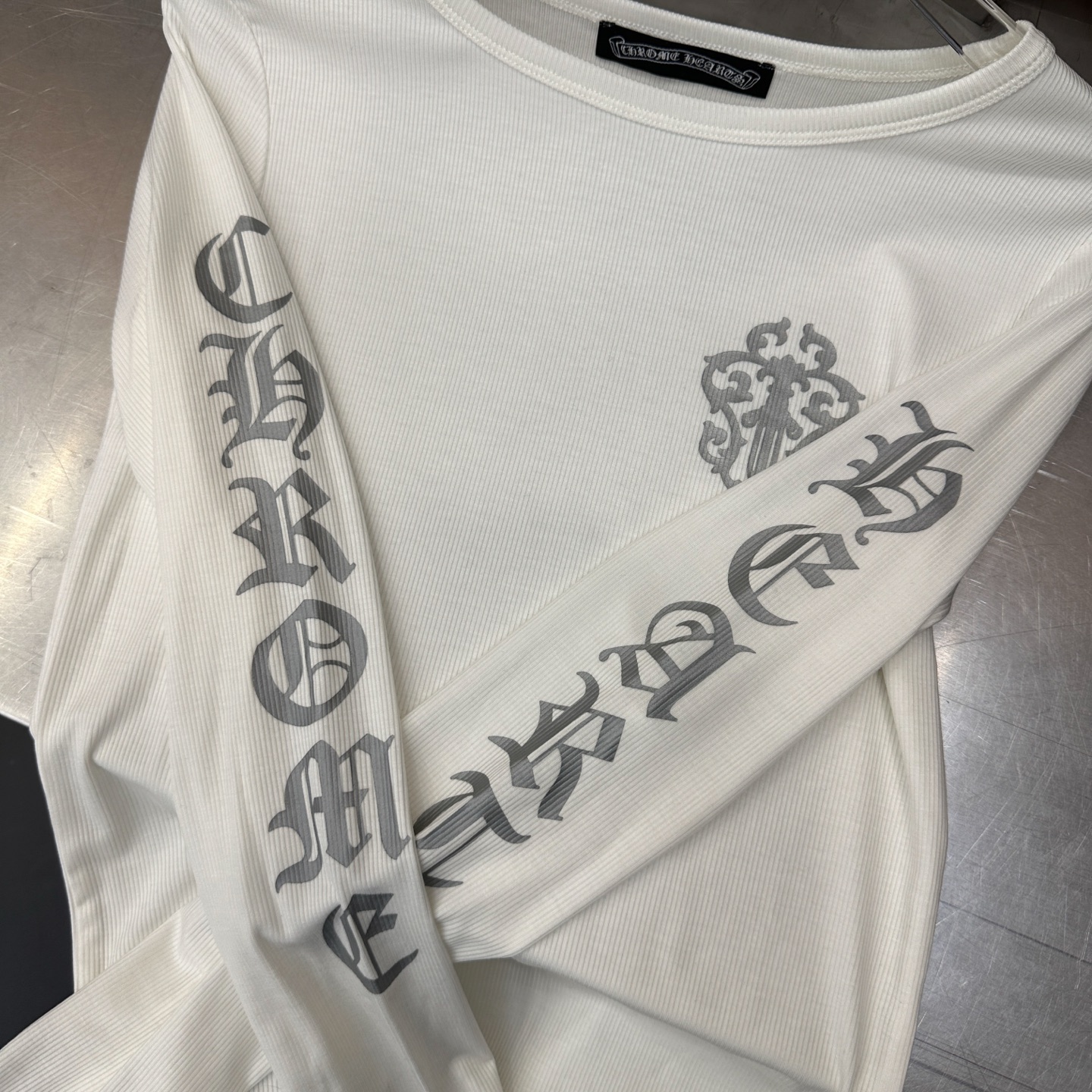 🌾克罗心 ｜ 新款长袖打底，成衣洗水加5处印花，采用进口珠光粉印花材料，休闲时尚，尺码sml