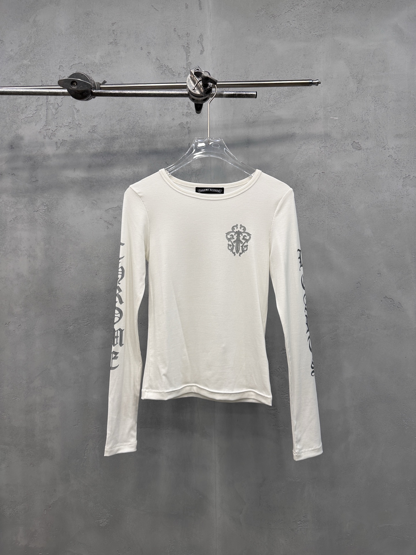 🌾克罗心 ｜ 新款长袖打底，成衣洗水加5处印花，采用进口珠光粉印花材料，休闲时尚，尺码sml