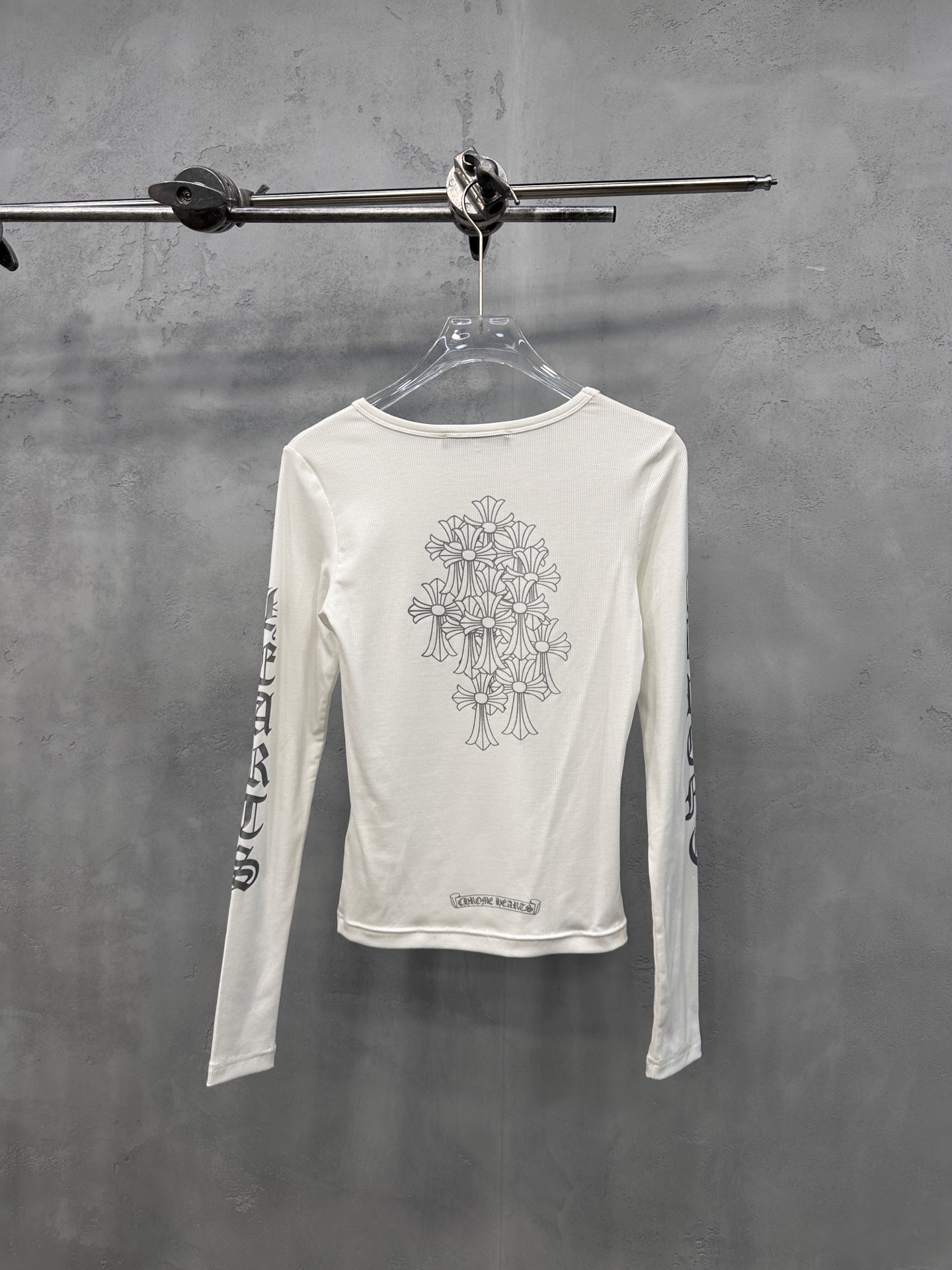 🌾克罗心 ｜ 新款长袖打底，成衣洗水加5处印花，采用进口珠光粉印花材料，休闲时尚，尺码sml