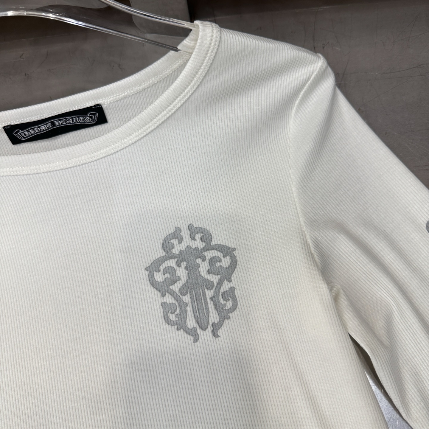 🌾克罗心 ｜ 新款长袖打底，成衣洗水加5处印花，采用进口珠光粉印花材料，休闲时尚，尺码sml