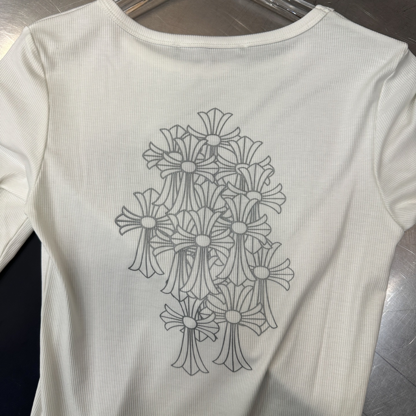 🌾克罗心 ｜ 新款长袖打底，成衣洗水加5处印花，采用进口珠光粉印花材料，休闲时尚，尺码sml