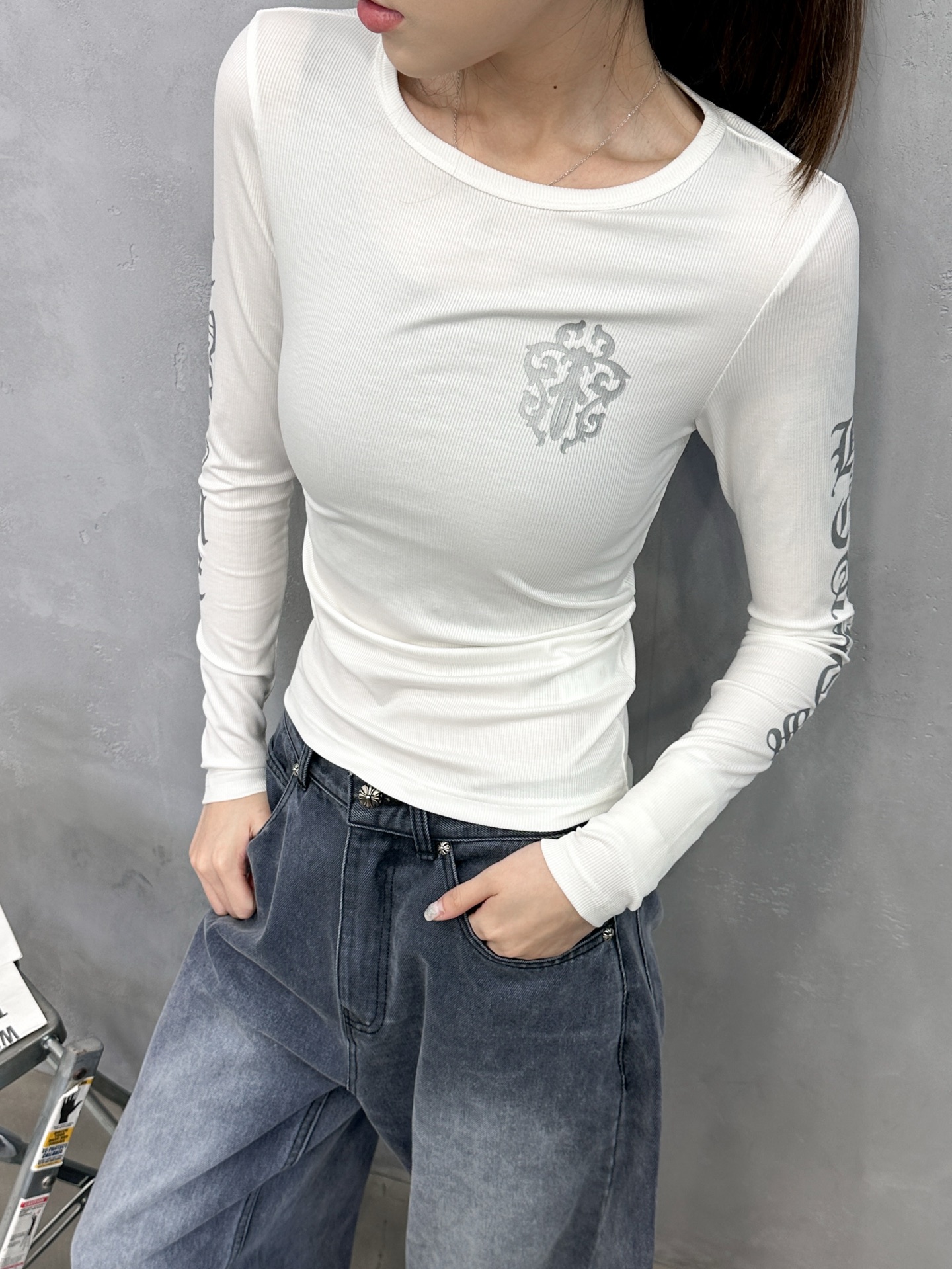 🌾克罗心 ｜ 新款长袖打底，成衣洗水加5处印花，采用进口珠光粉印花材料，休闲时尚，尺码sml