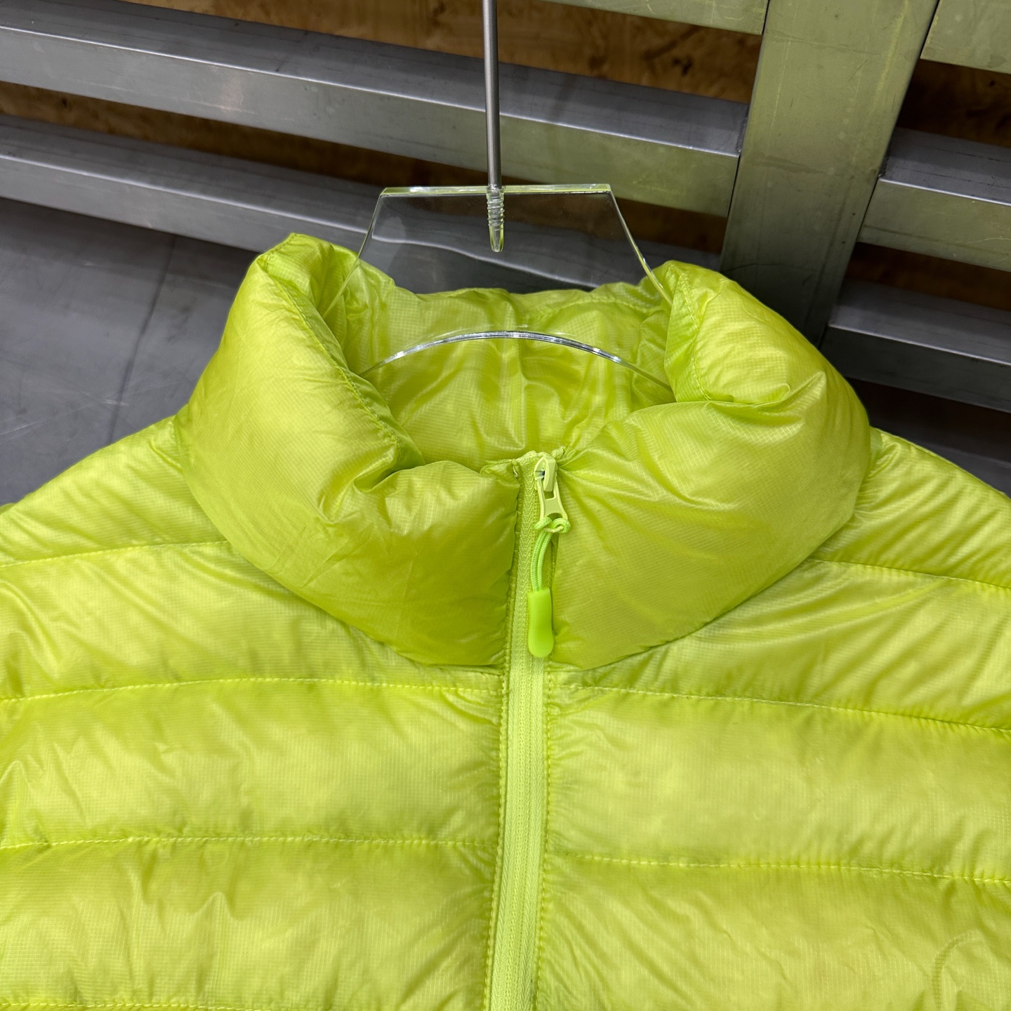 🌾Miu ｜ 新款羽绒服，经典进口印花标，手工车线多间隔款式，超薄品牌无胆羽绒面料，90白鹅绒填充，男女