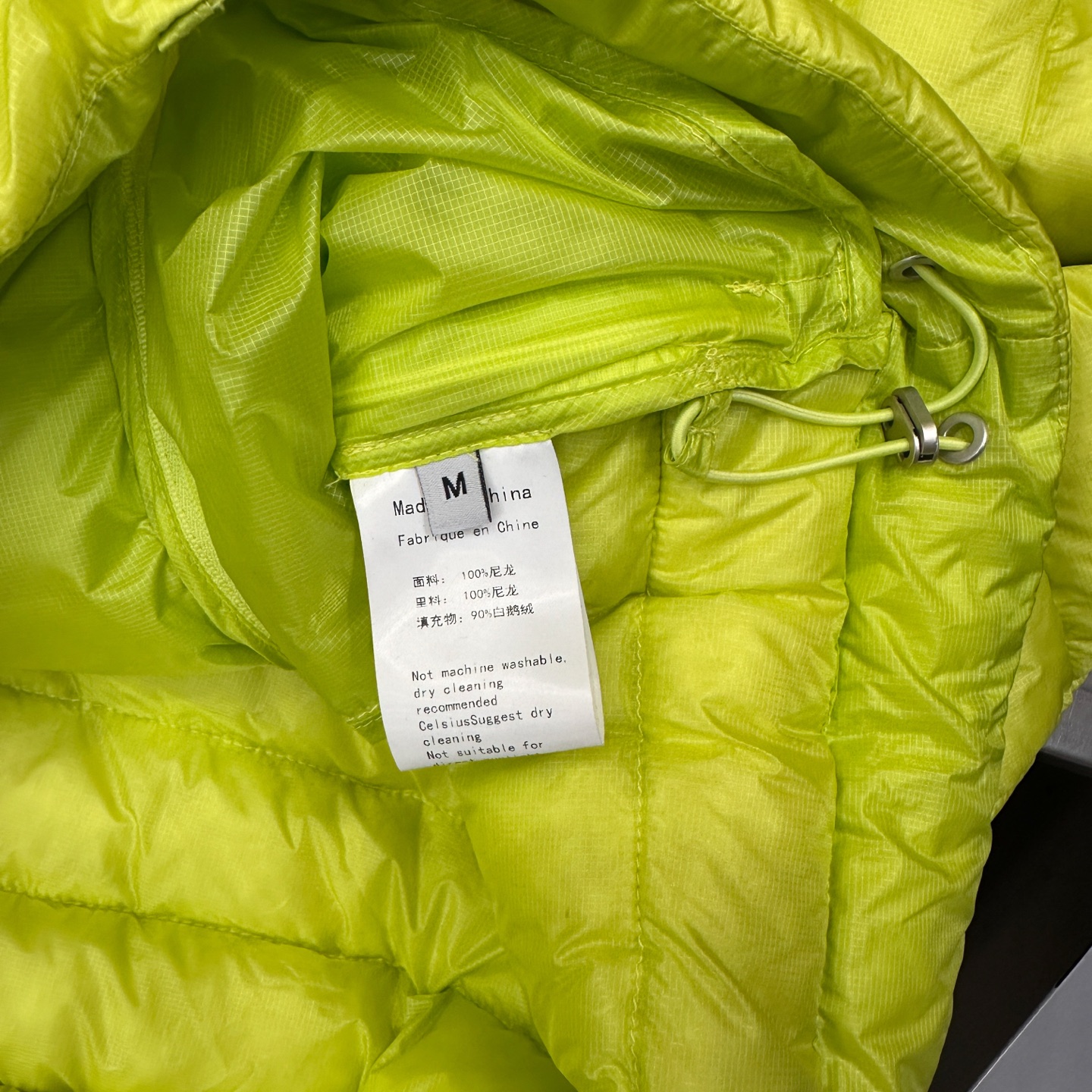 🌾Miu ｜ 新款羽绒服，经典进口印花标，手工车线多间隔款式，超薄品牌无胆羽绒面料，90白鹅绒填充，男女